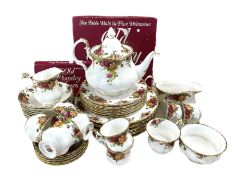 Royal Albert Old Country Roses dinner and tea service comprising eight dinner plates