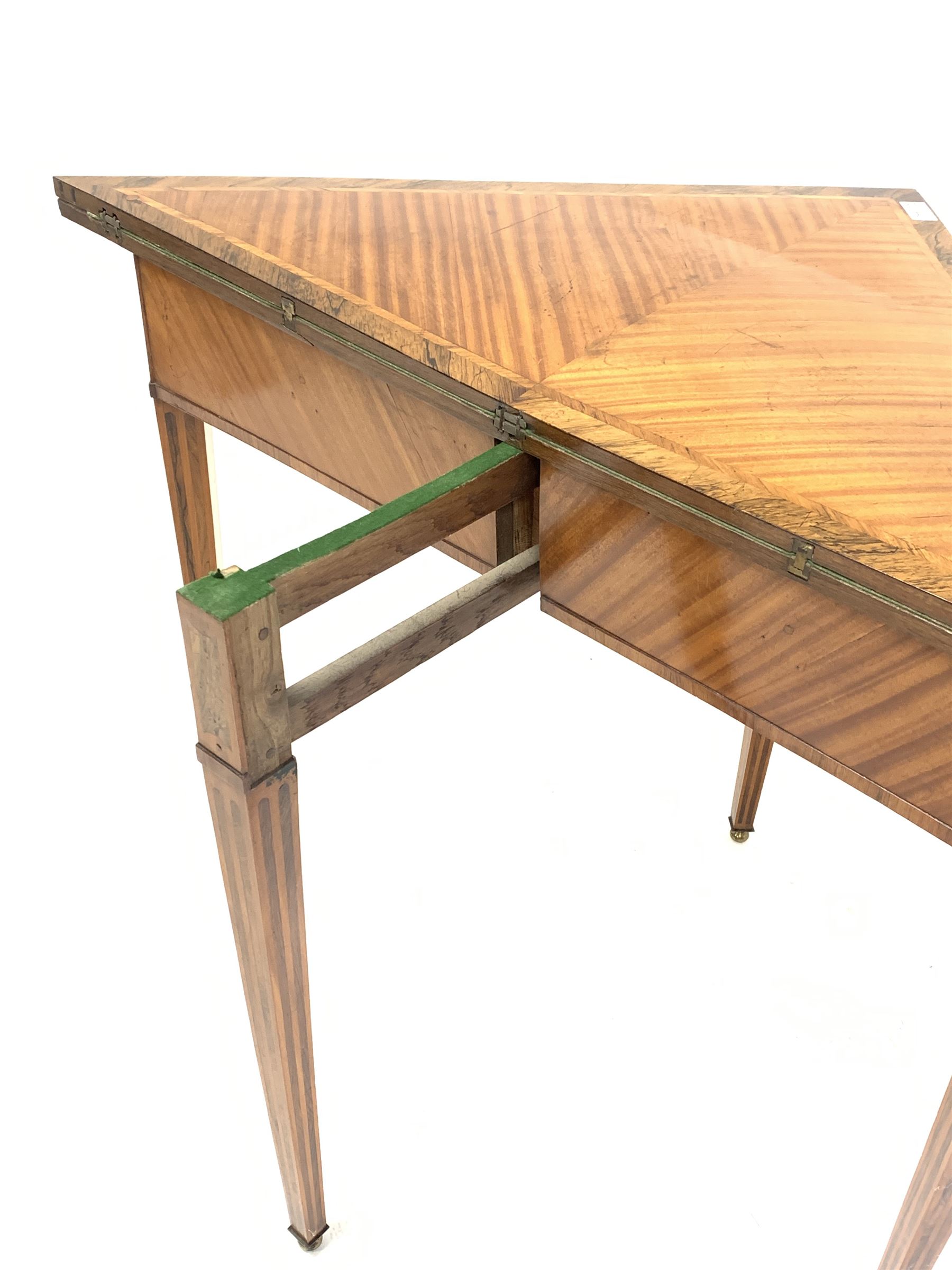 Crossbanded satinwood card table of triangular form with baize lined interior on square tapering sup - Image 6 of 6