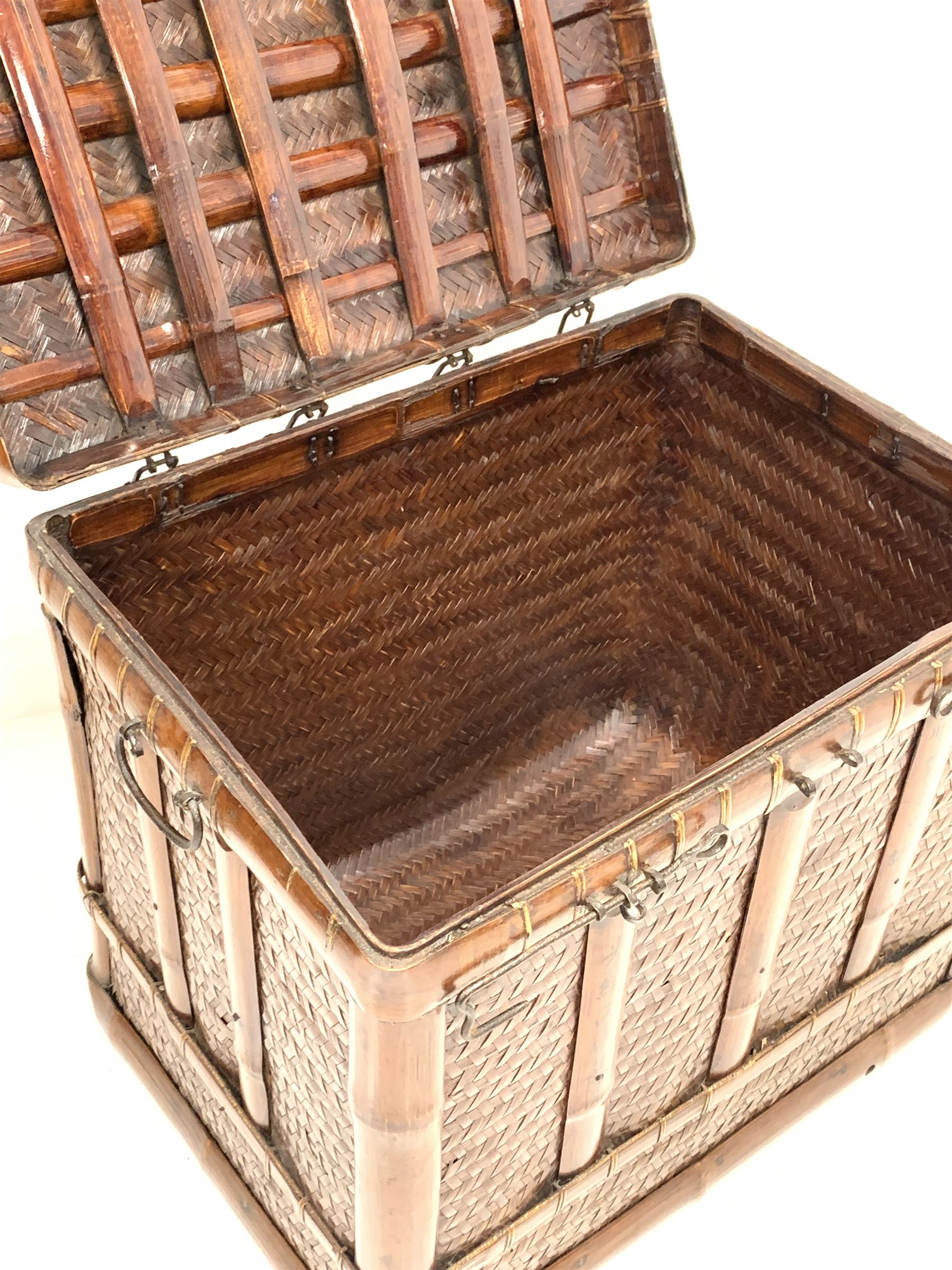 Chinese cane work and bamboo chest with hinged lid and carry handle to each end W65cm - Image 3 of 3