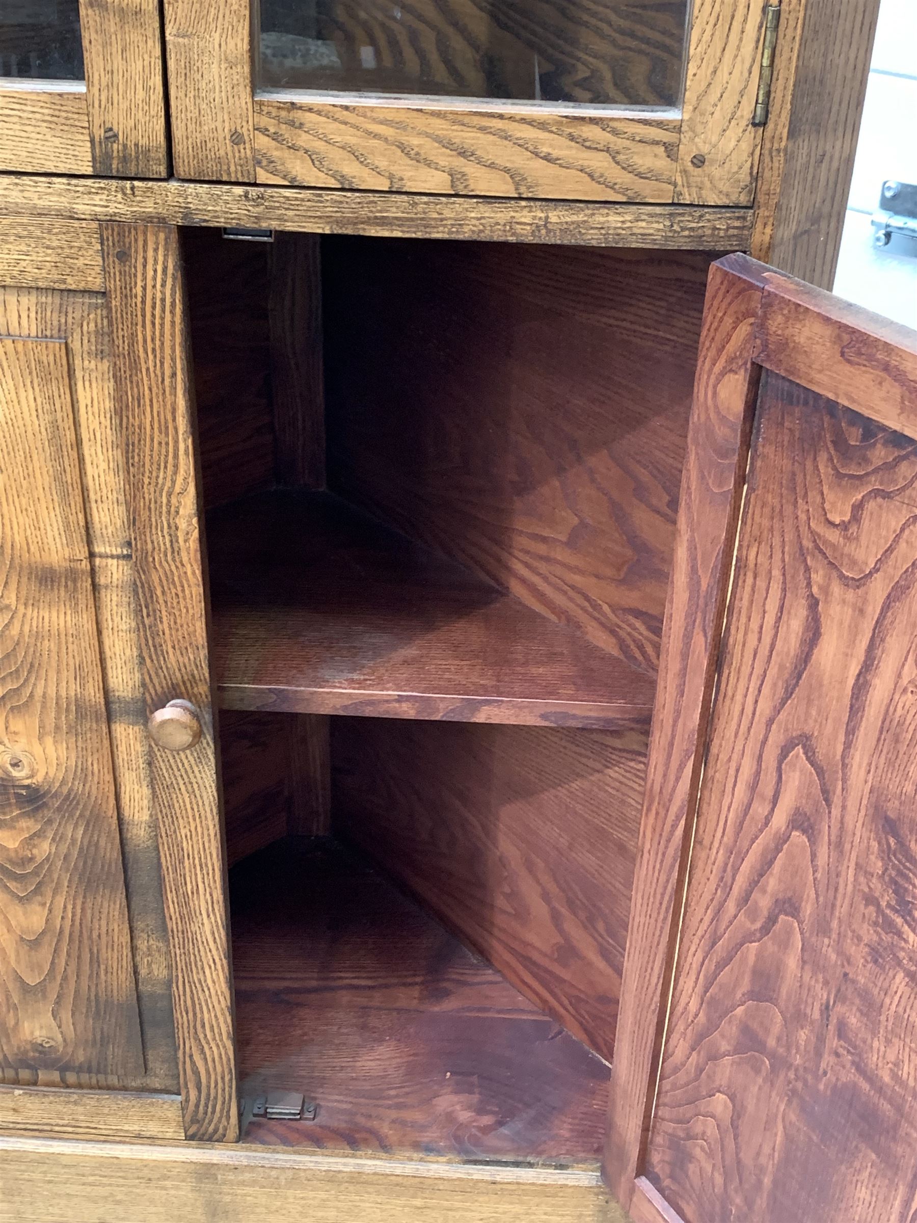 Oak floor standing bookcase - Image 2 of 2