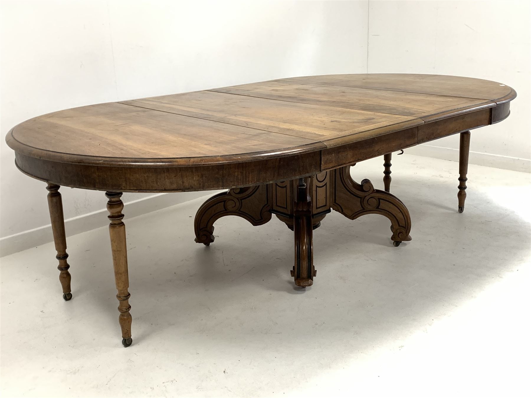 Victorian walnut circular extending dining table - Image 2 of 3