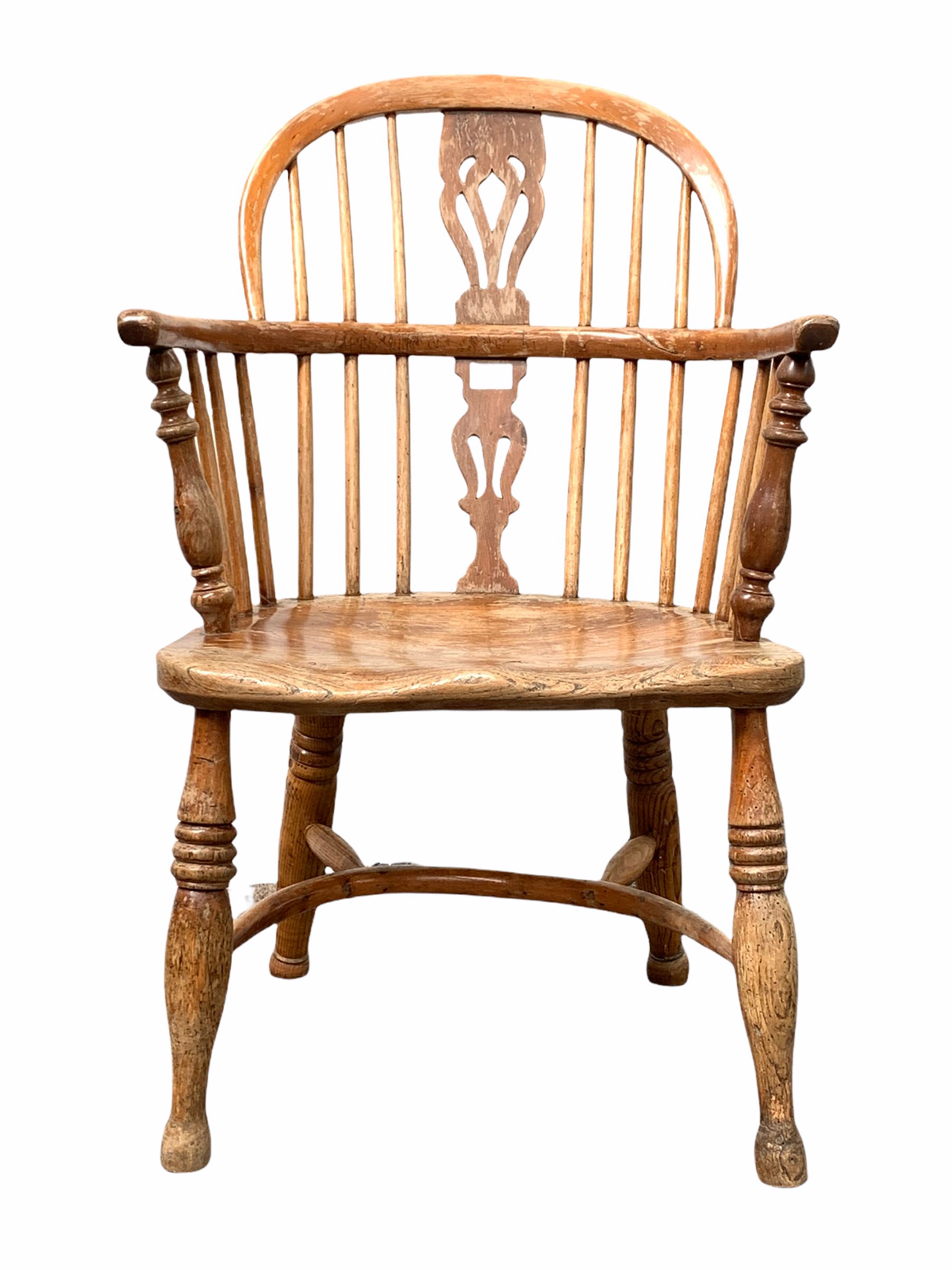 19th century elm and yew Windsor chair - Image 2 of 3