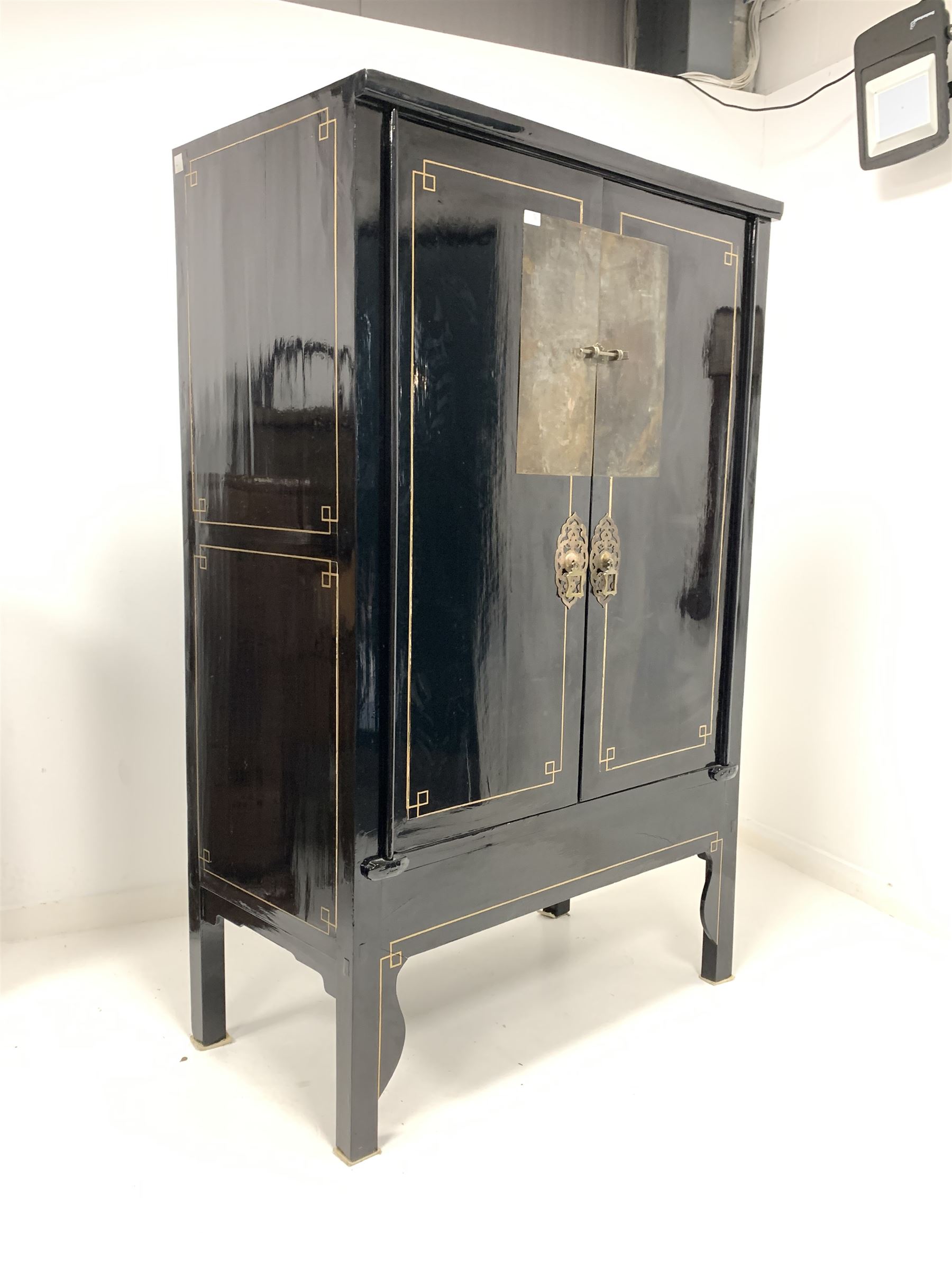Chinese black lacquer marriage cabinet - Image 6 of 6