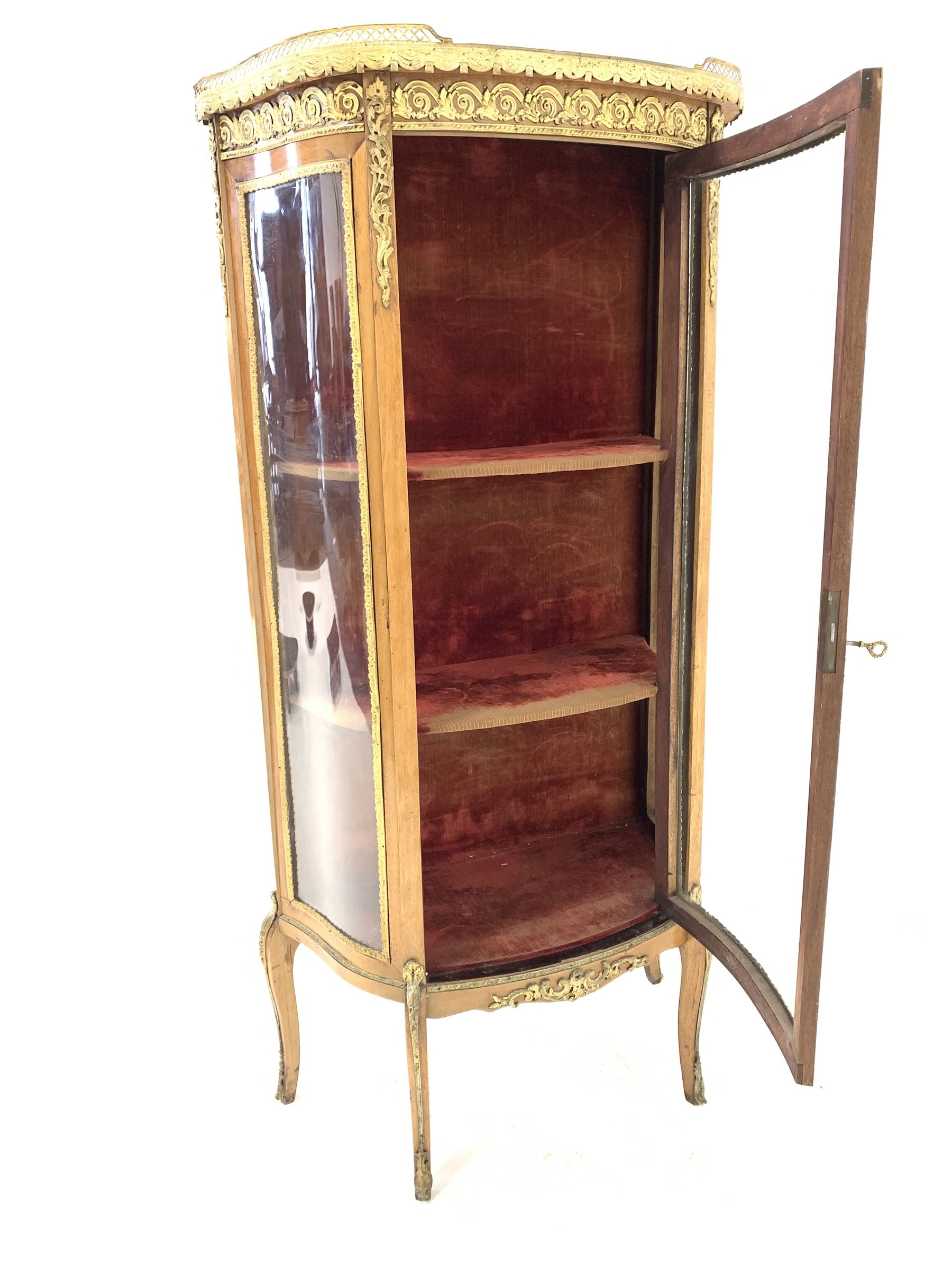 20th century French bow front vitrine - Image 2 of 4