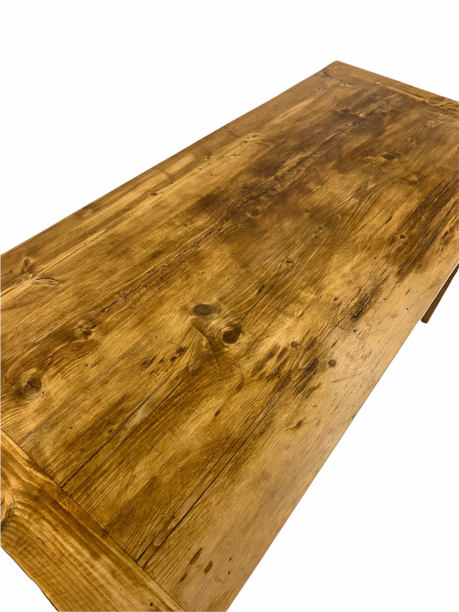 Farmhouse pine dining table - Image 4 of 4