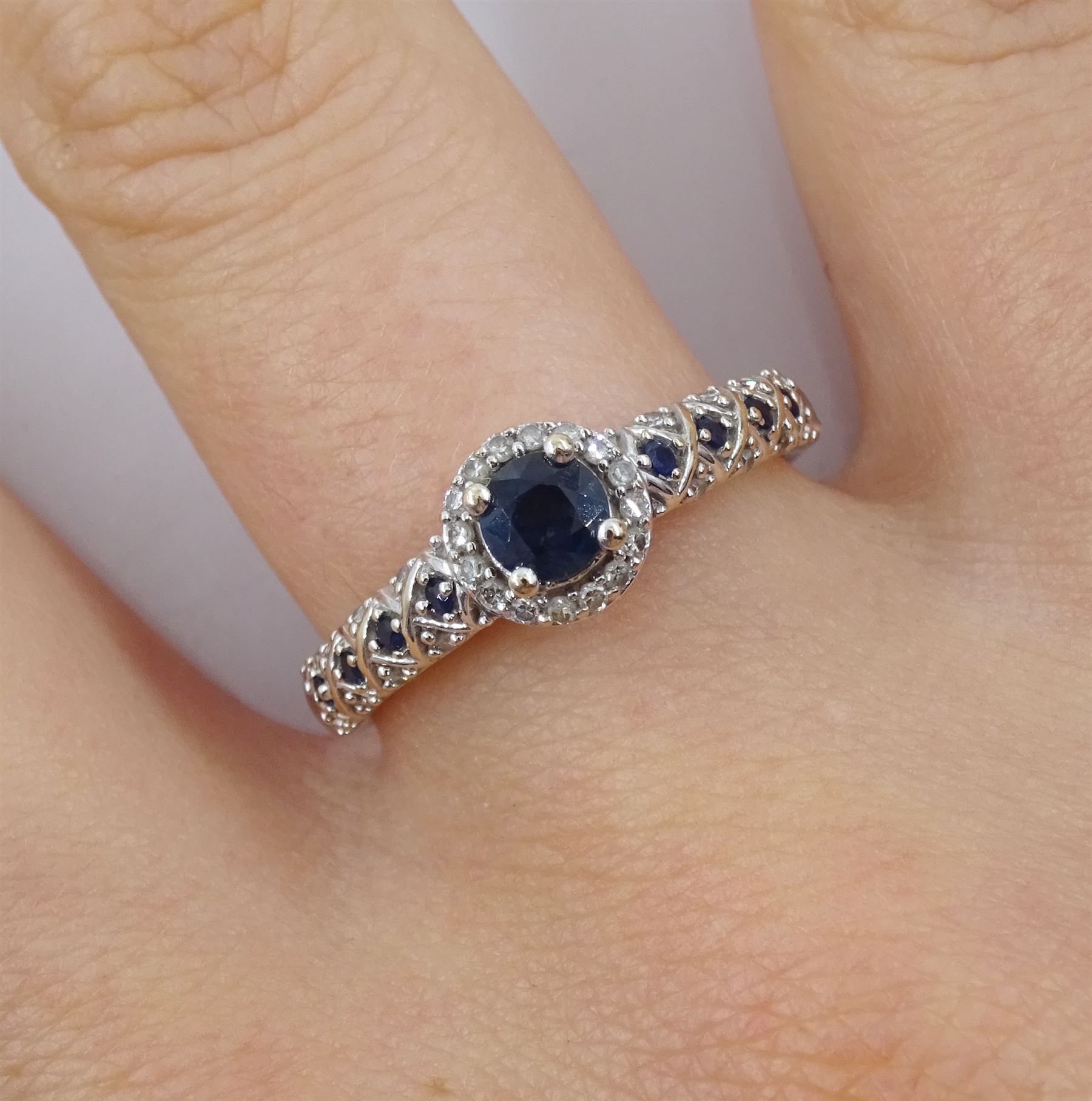 18ct white gold round sapphire and diamond cluster ring - Image 2 of 8