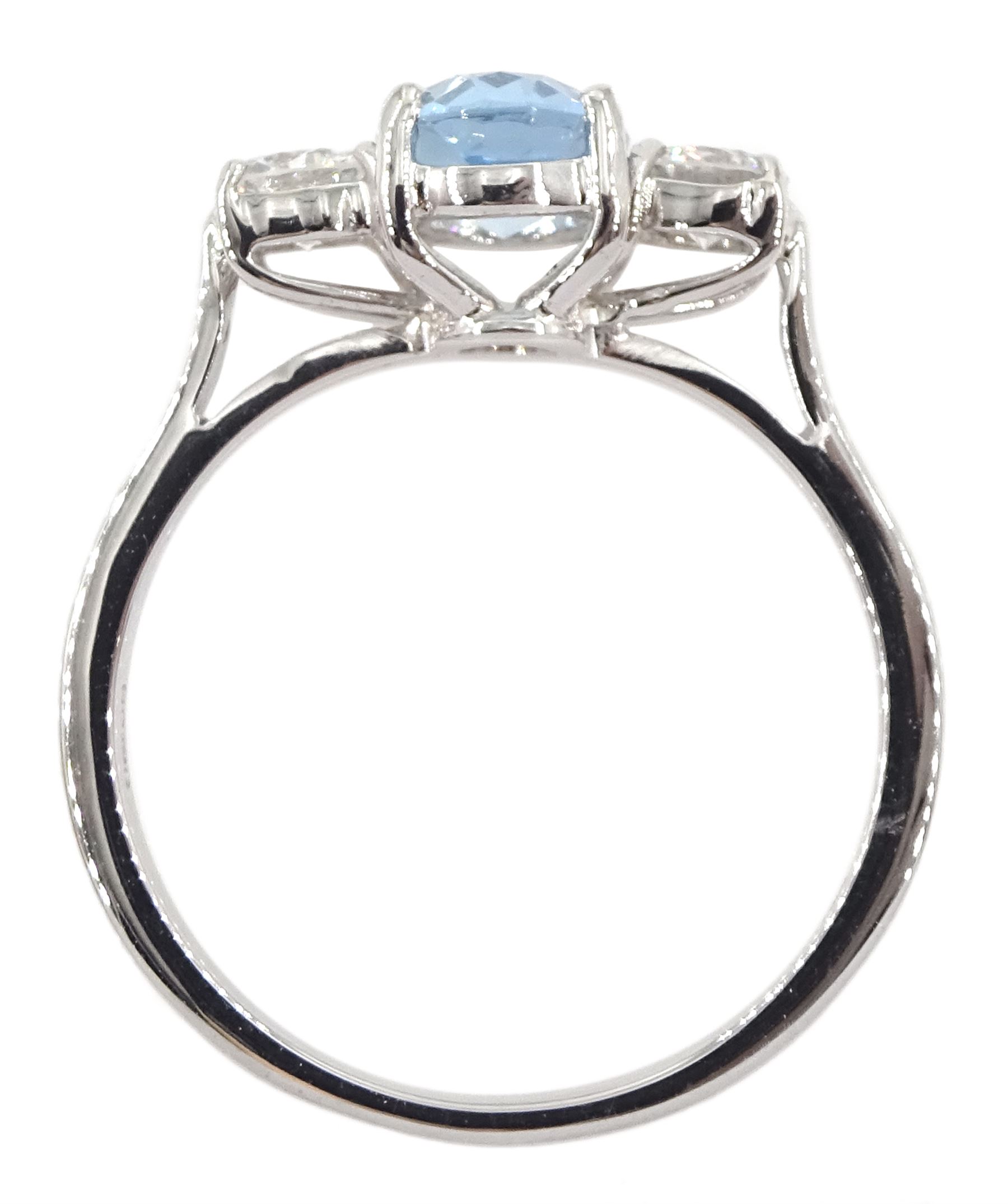 18ct white gold three stone oval aquamarine and round brilliant cut diamond ring - Image 4 of 4