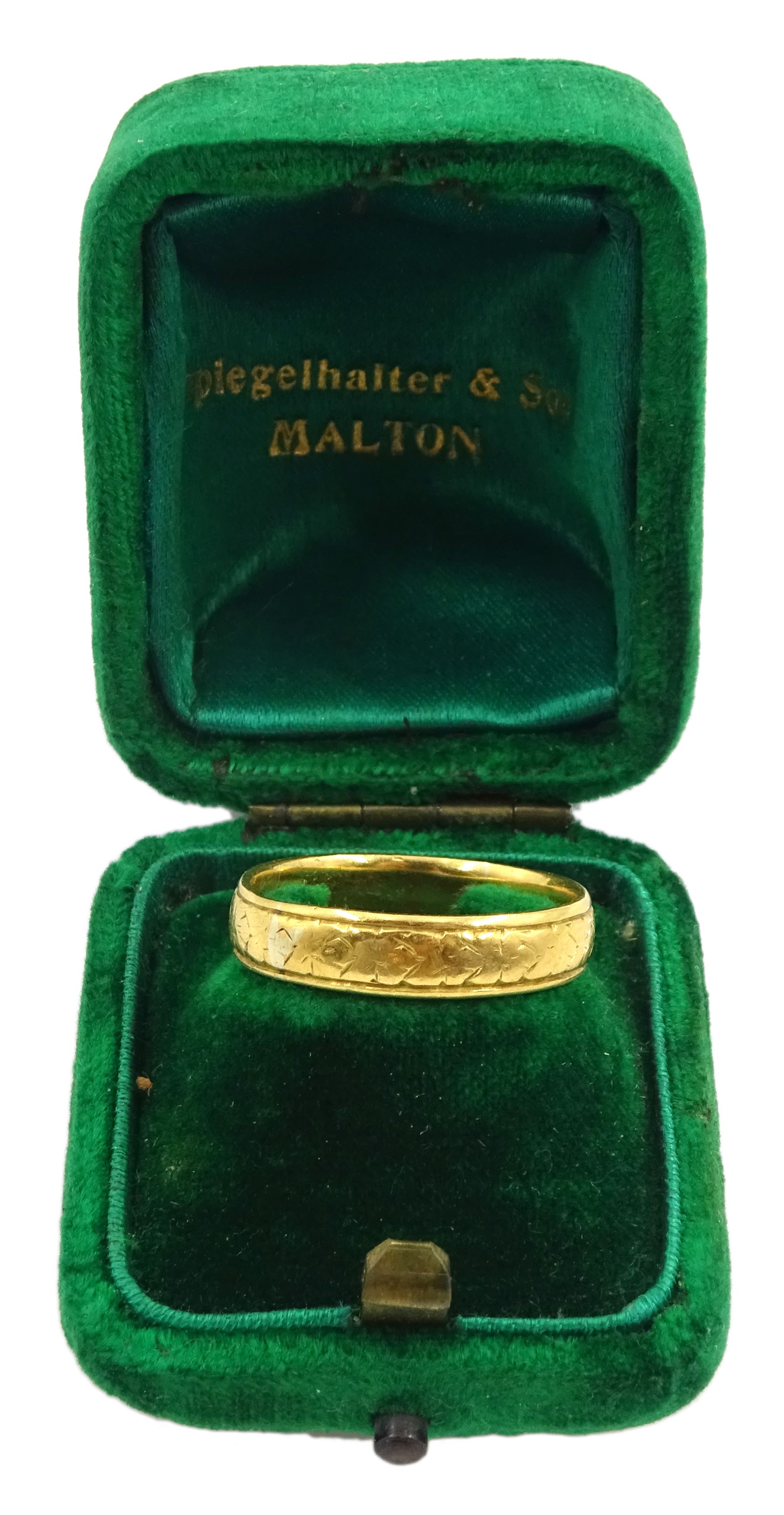 Edwardian 22ct gold wedding band - Image 2 of 3