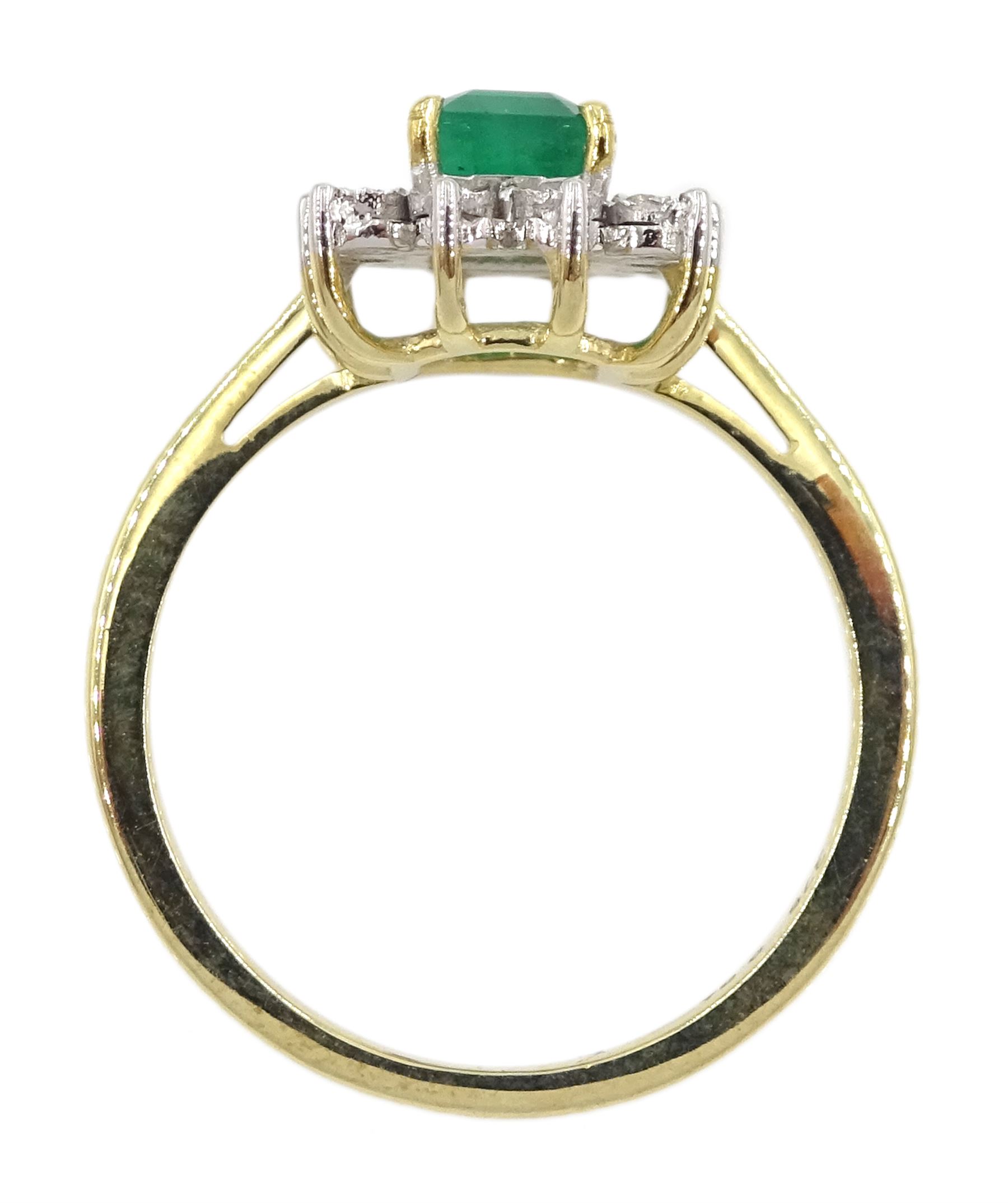 9ct gold emerald and round brilliant cut diamond cluster ring - Image 4 of 4