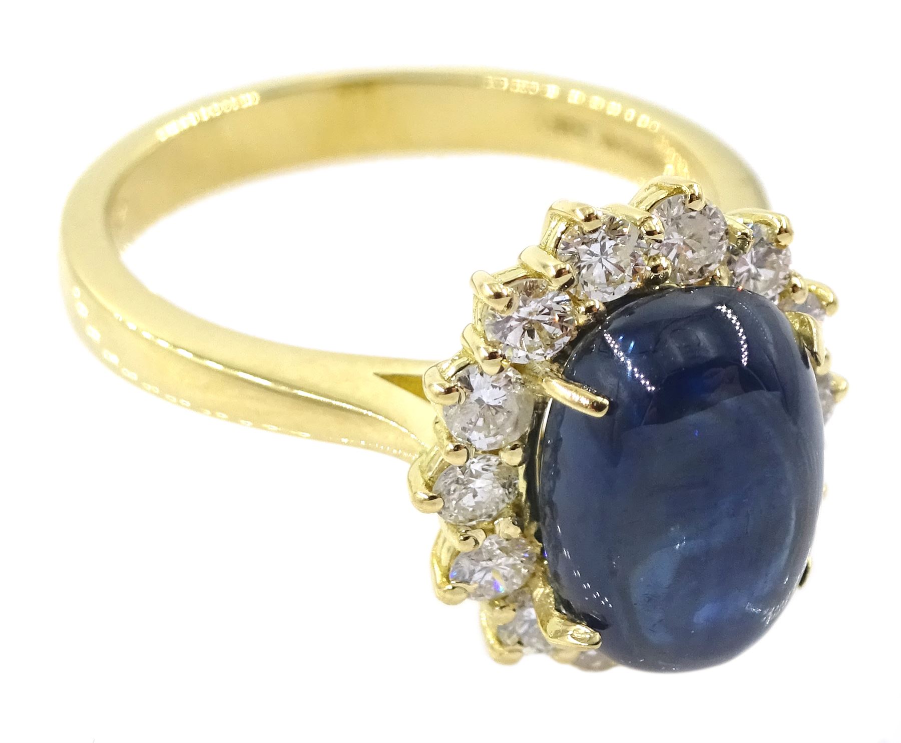 18ct gold cabochon sapphire and diamond cluster ring - Image 3 of 4