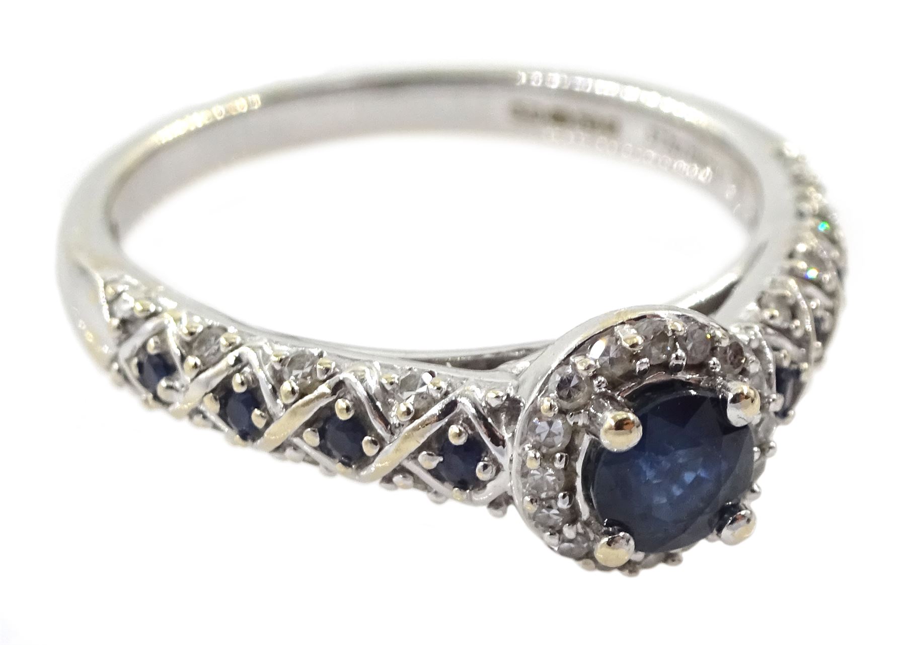 18ct white gold round sapphire and diamond cluster ring - Image 3 of 8