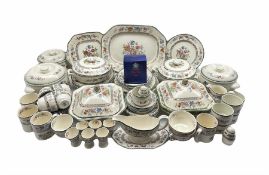Spode Chinese Rose pattern dinner and tea ware comprising four dinner plates