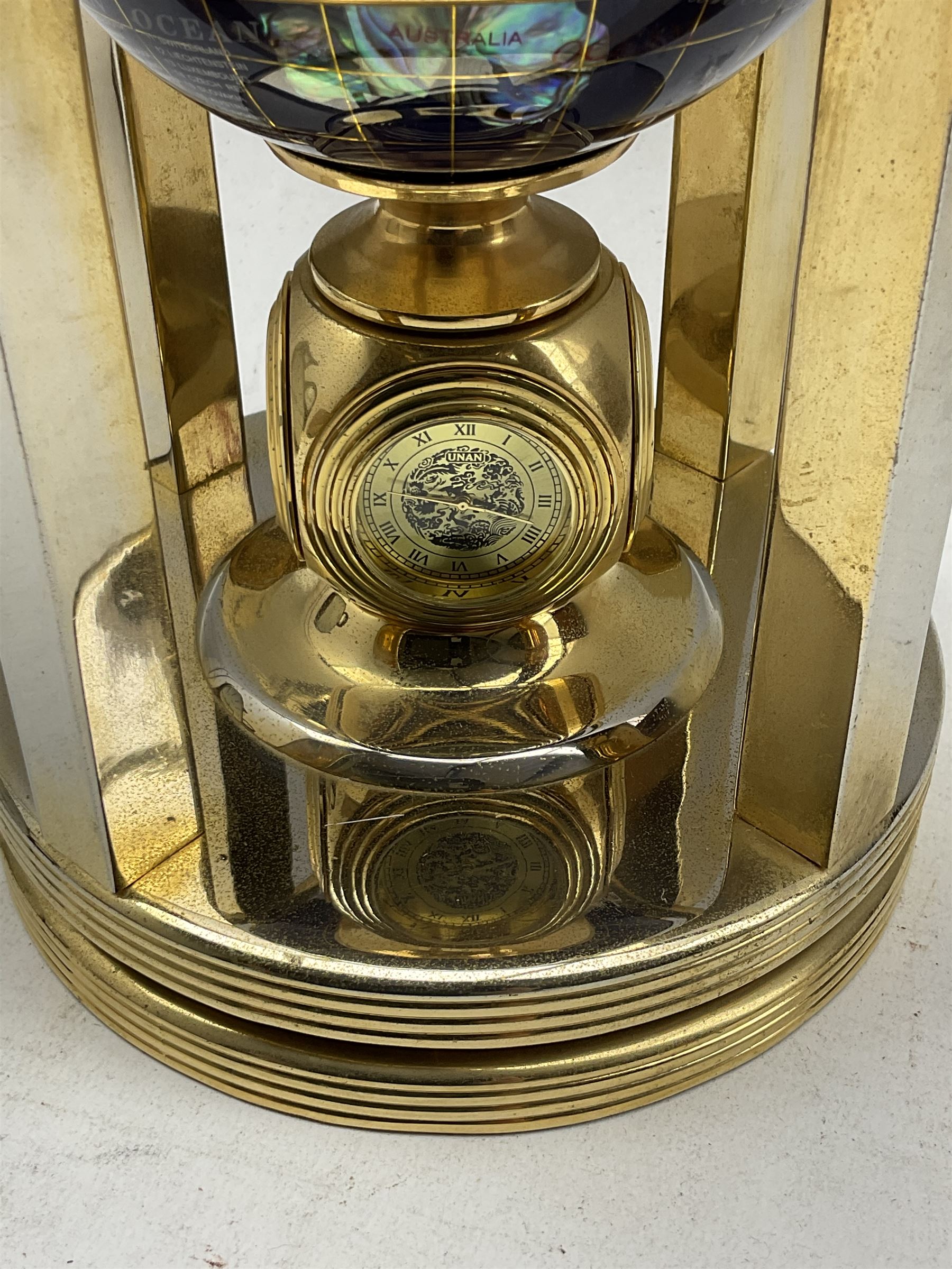 A globe desk clock with two battery driven clock dials - Image 3 of 5