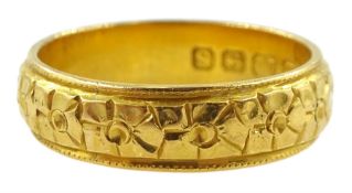 22ct gold wedding band with flower decoration