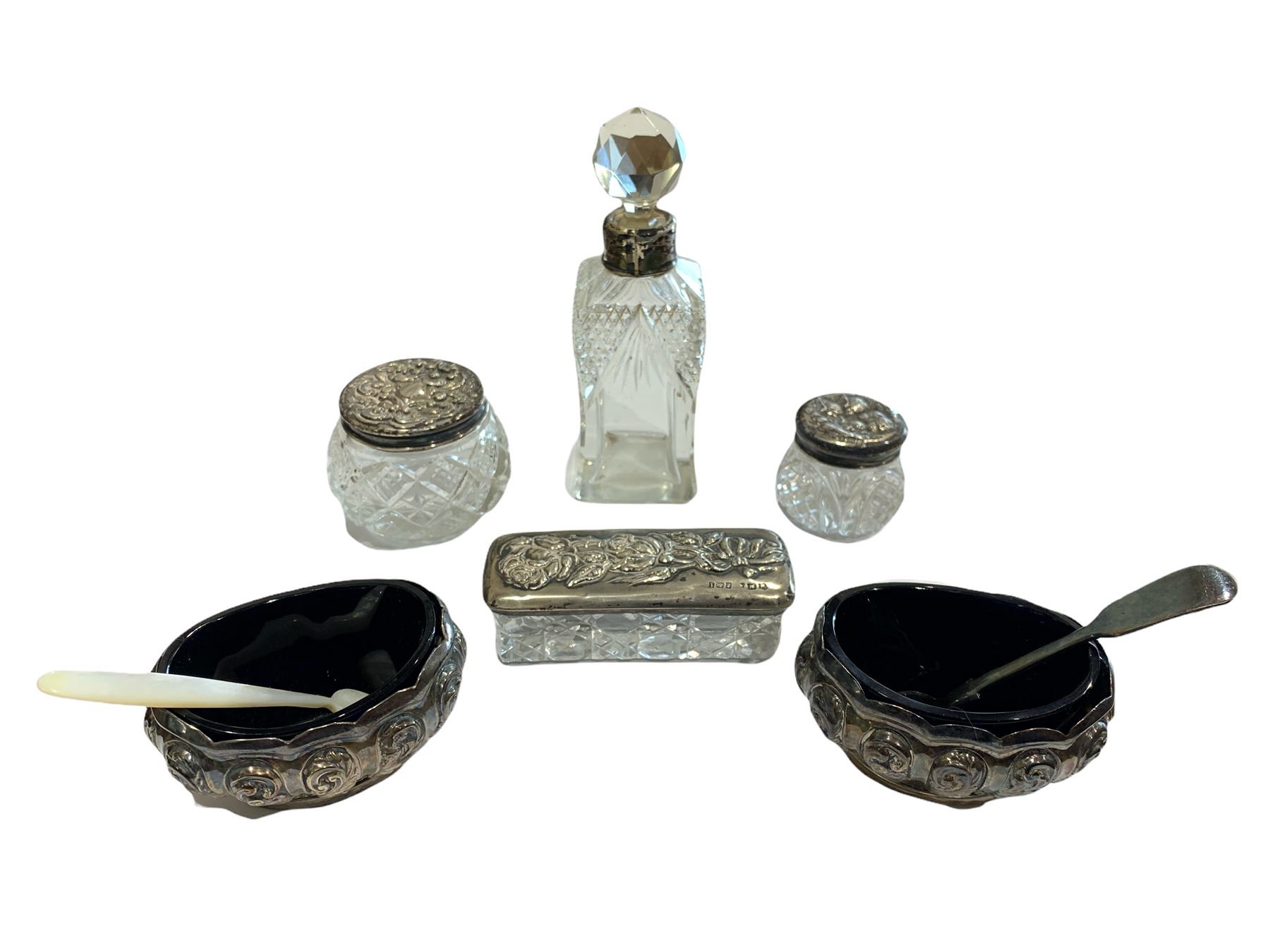 Pair of Victorian embossed oval silver salts with blue glass liners Birmingham 1897 - Image 2 of 3