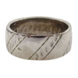 18ct white gold wedding band