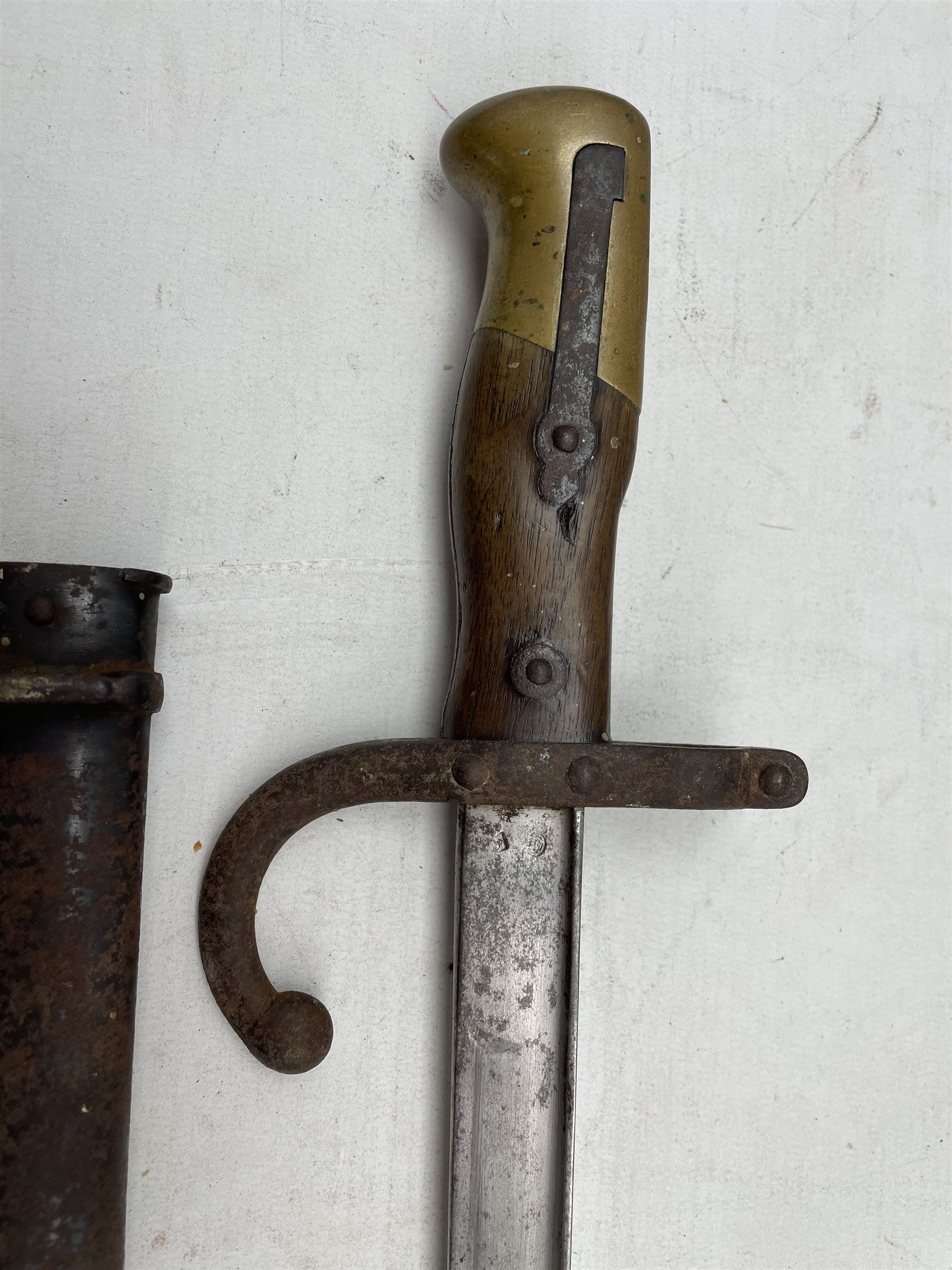 French epee/gras bayonet inscribed 'St Etienne Avril 1877' with scabbard - Image 3 of 3