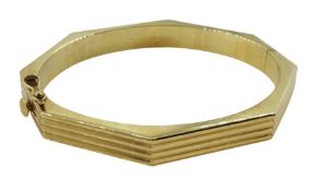 9ct gold ridged heptagon shaped hinged bangle