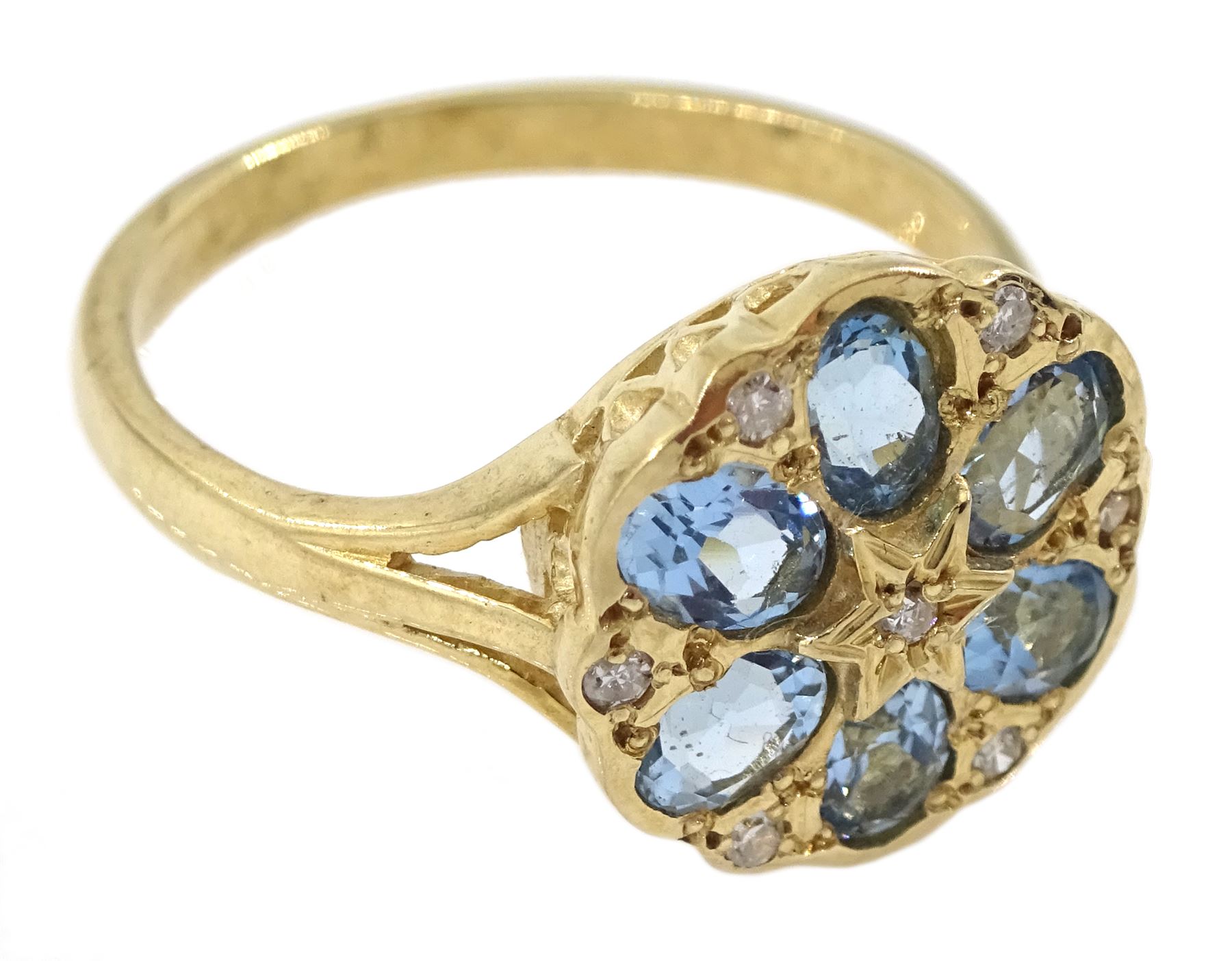 9ct gold aquamarine and diamond cluster ring - Image 3 of 4