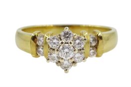 18ct gold round brilliant cut diamond cluster ring