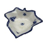 18th century blue and white porcelain pickle dish in the form of a leaf W12.5cm