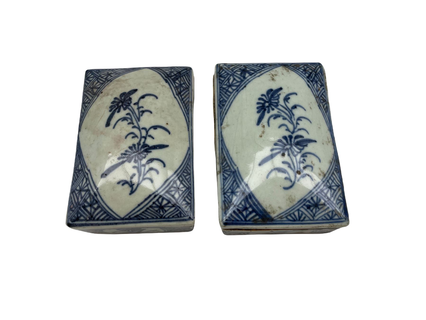 Matched pair of 18th/ 19th century Chinese blue and white rectangular boxes - Image 3 of 3