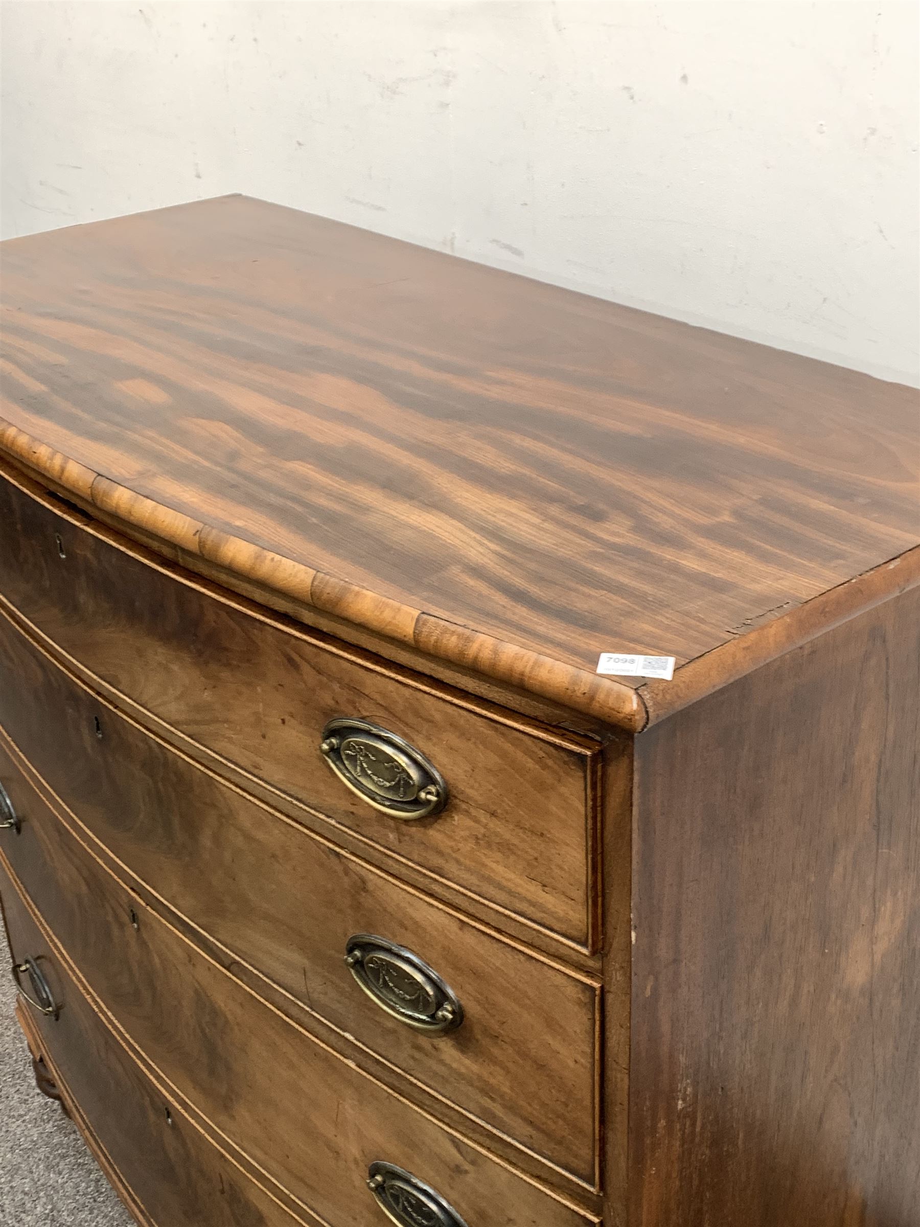 Mid 19th century mahogany bow front chest of drawers with four graduated drawers - Image 3 of 4