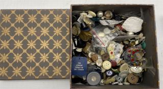 Quantity of buttons and other accessories in one box