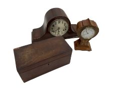 Mid 20th century mantle clock with Westminster chiming movement