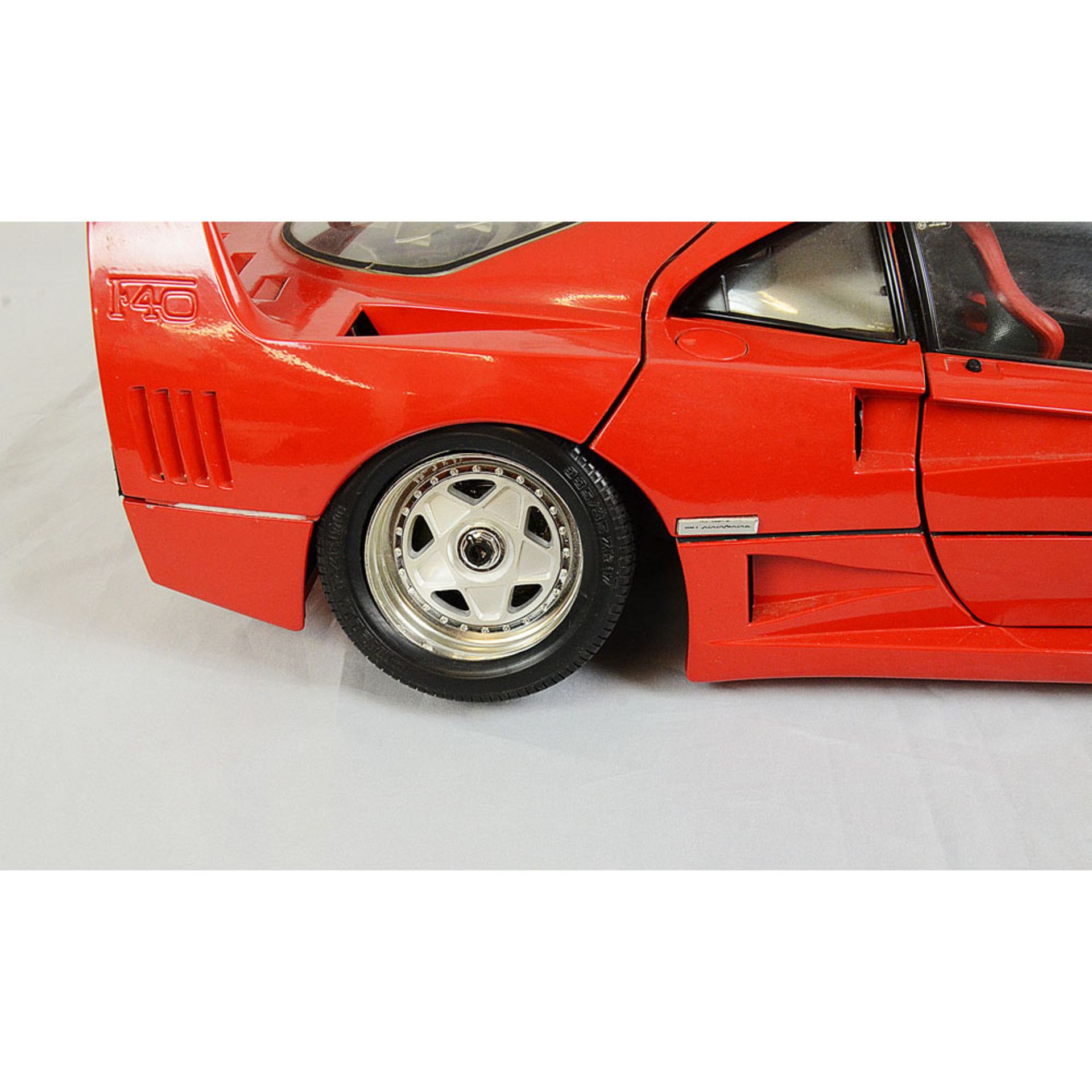 Pocher Ferrari F40 model car - Image 8 of 11