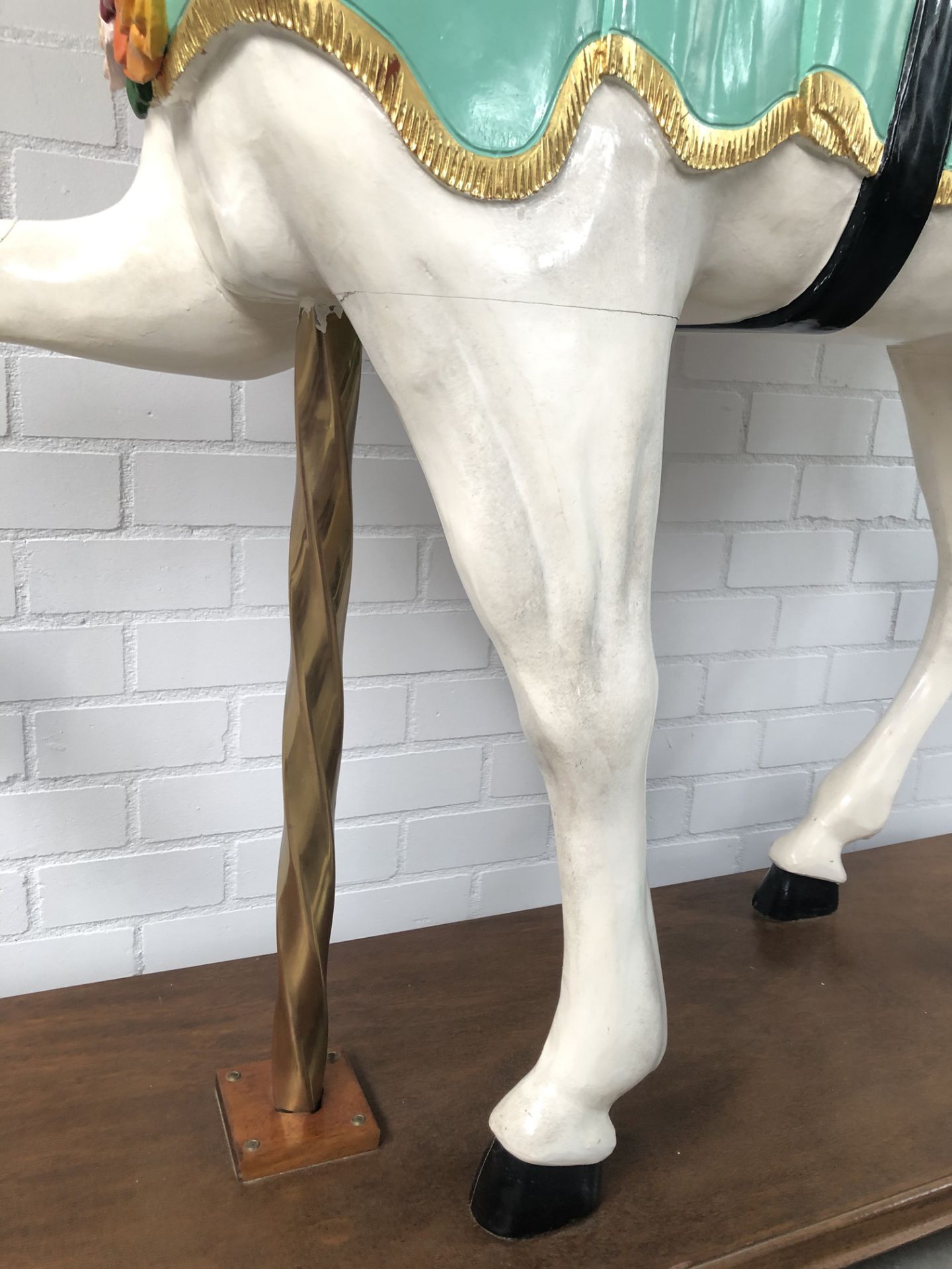 Large carousel horse with gold leaf finish ca. 1990 - Image 15 of 15