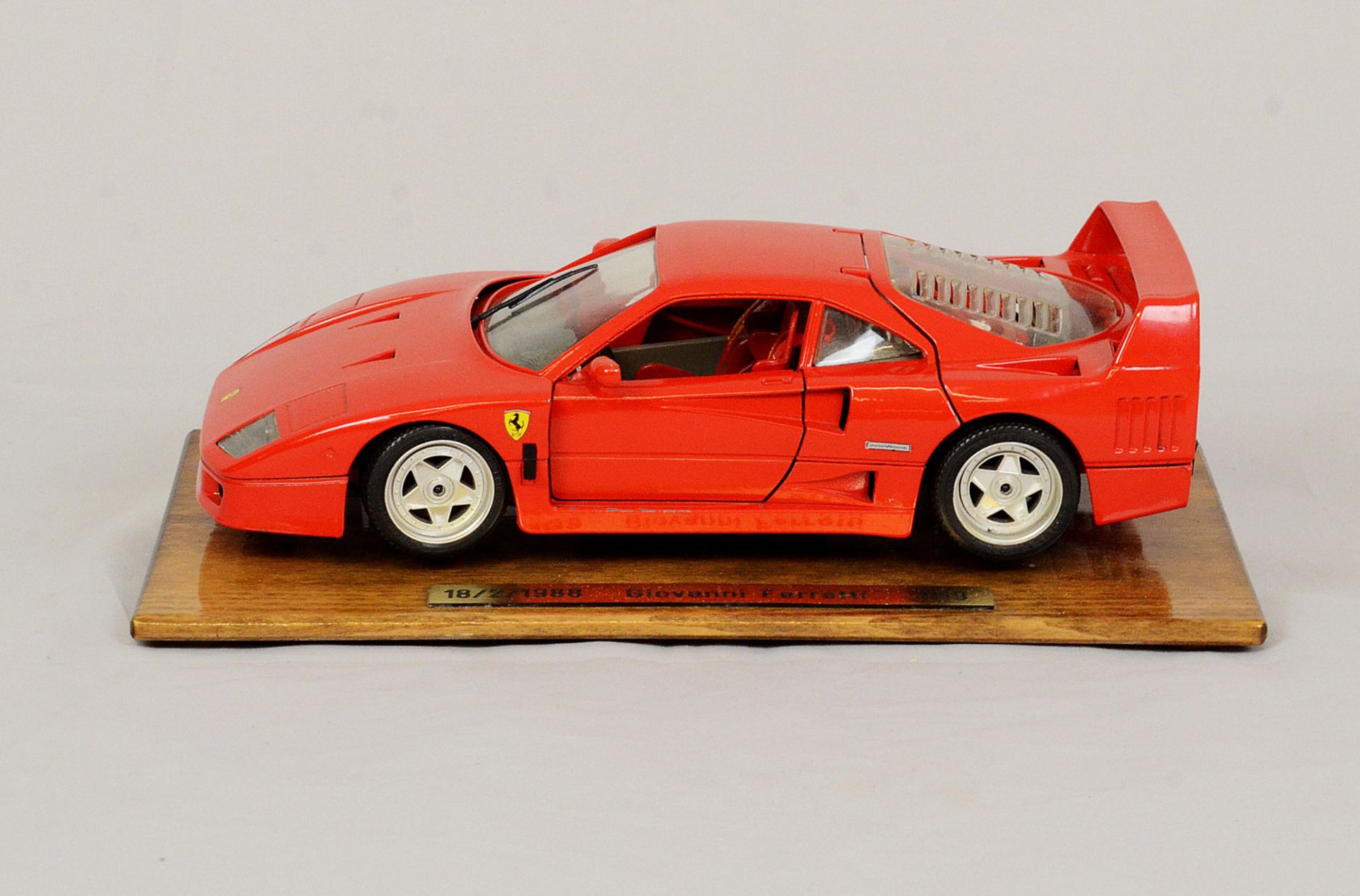 Burago Ferrari F40 1:18 scale model car