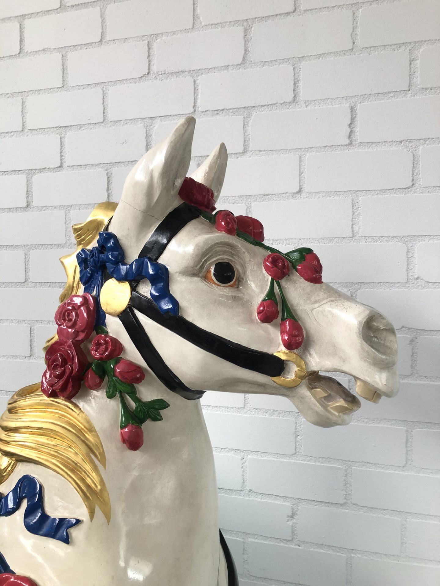 Large carousel horse with gold leaf finish ca. 1990 - Image 5 of 15