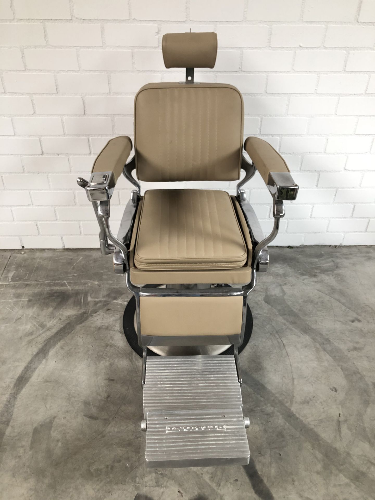 Completely Restored Original Barber Chair - Image 3 of 13