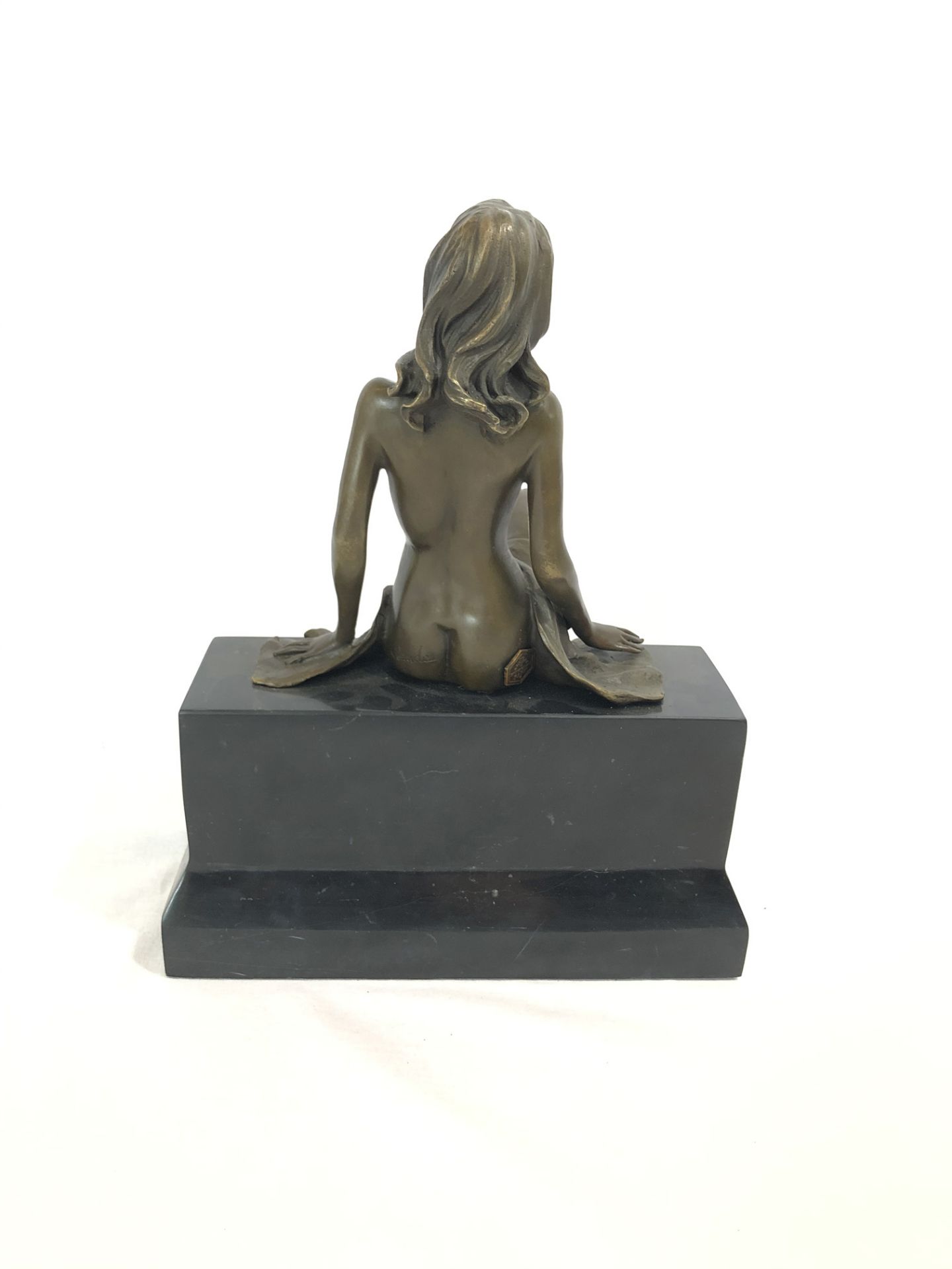 Bronze statue of a woman by artist Claude - Image 3 of 6
