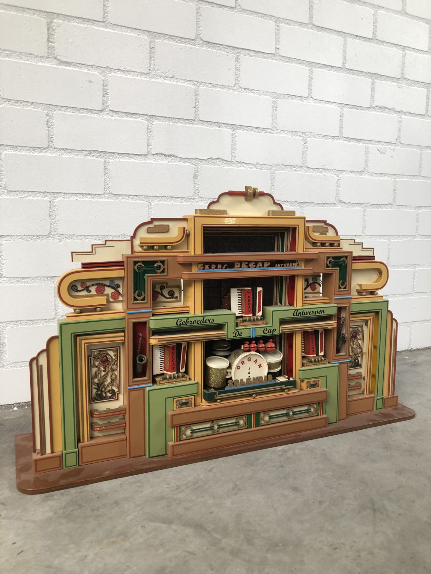 Scale Model of 121-key Decap "De Splendid" Dance Organ - Image 2 of 10