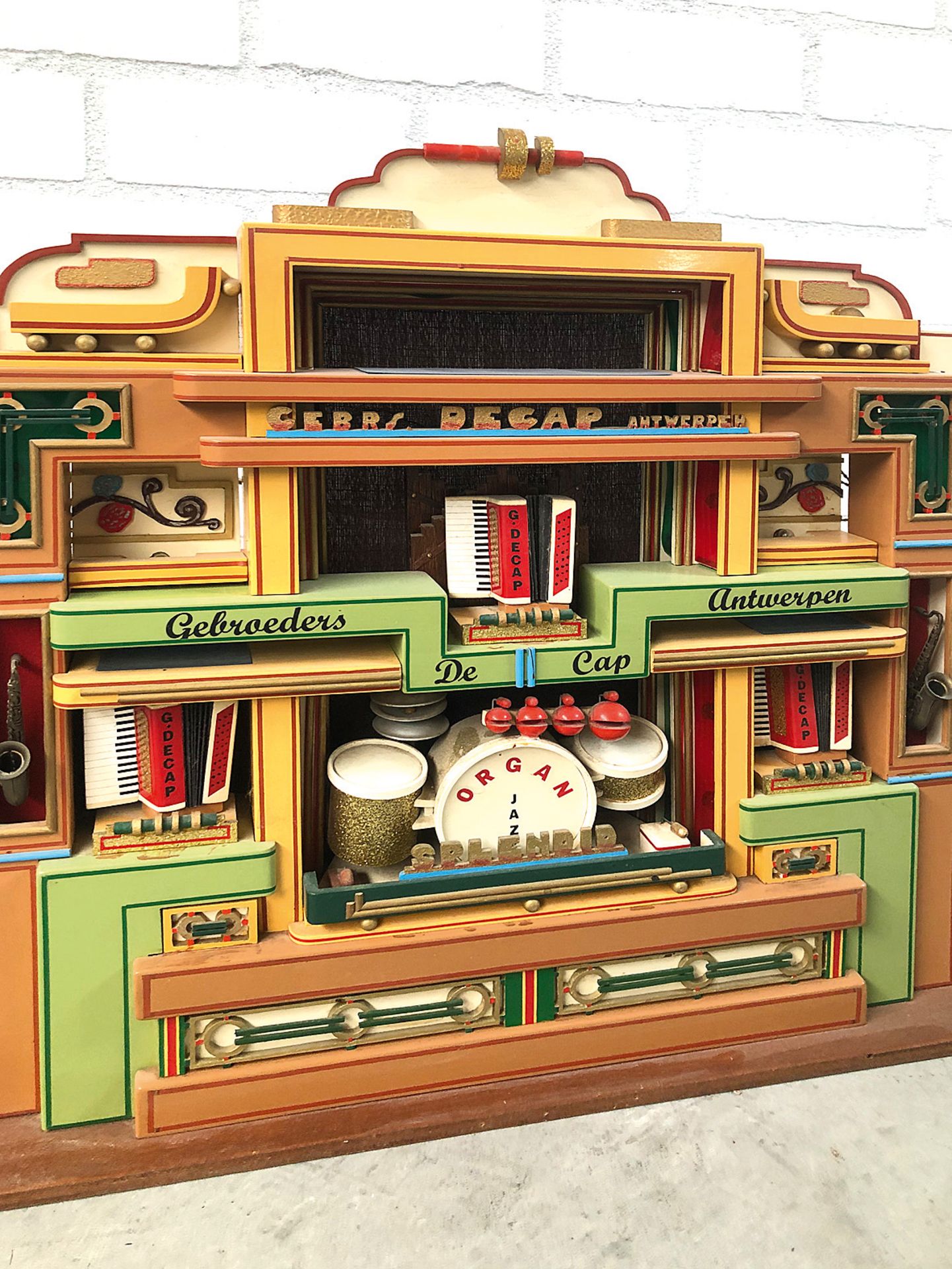 Scale Model of 121-key Decap "De Splendid" Dance Organ - Image 3 of 10