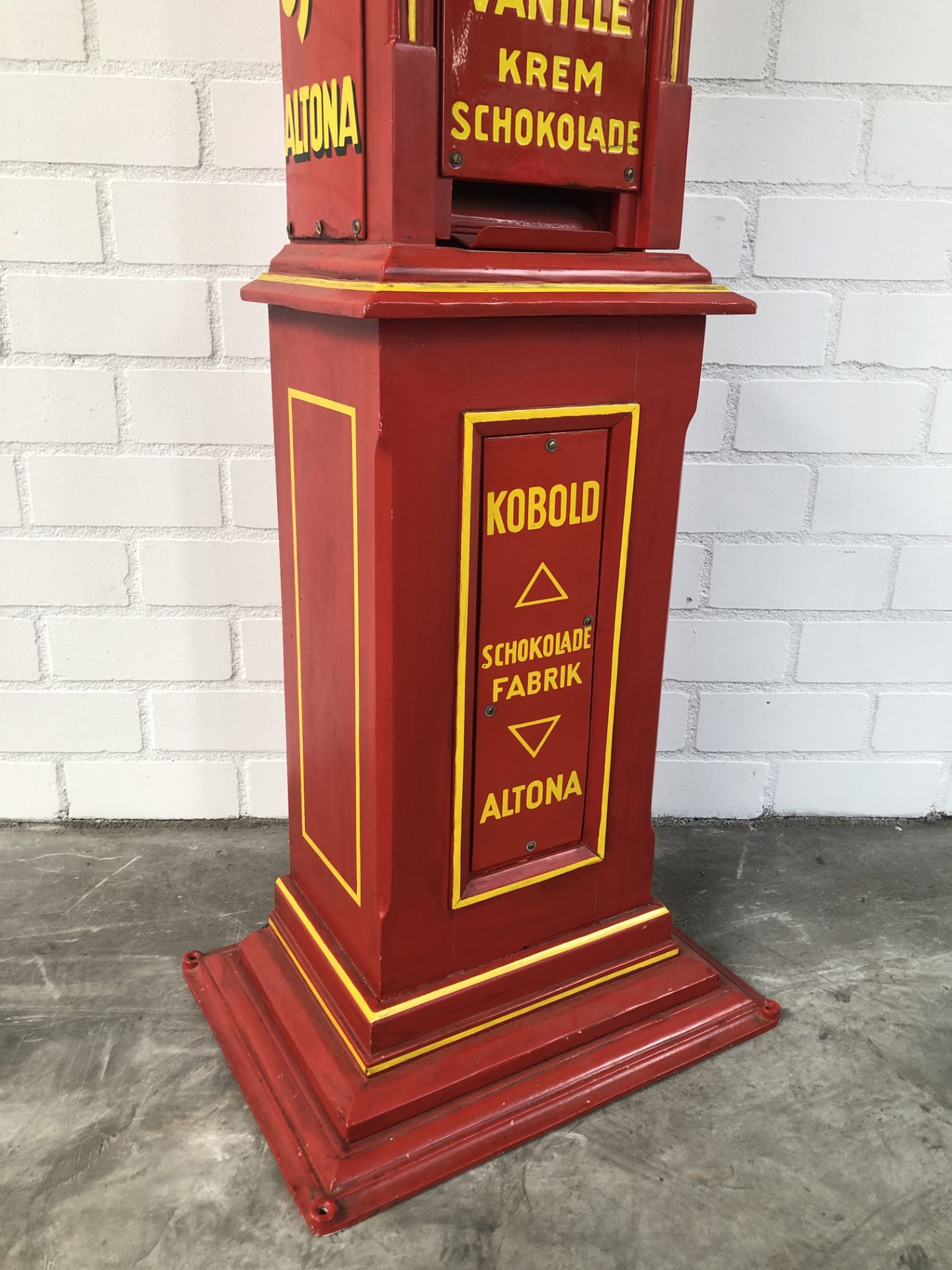 Original 1915 Kobold Chocolate Vending Machine - Image 10 of 14