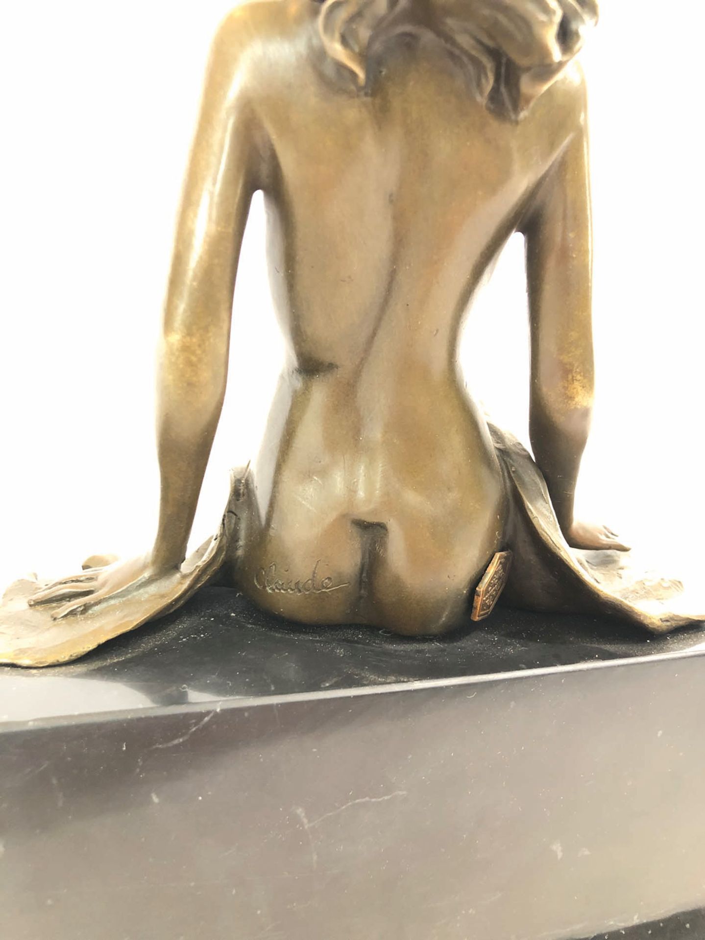 Bronze statue of a woman by artist Claude - Image 5 of 6