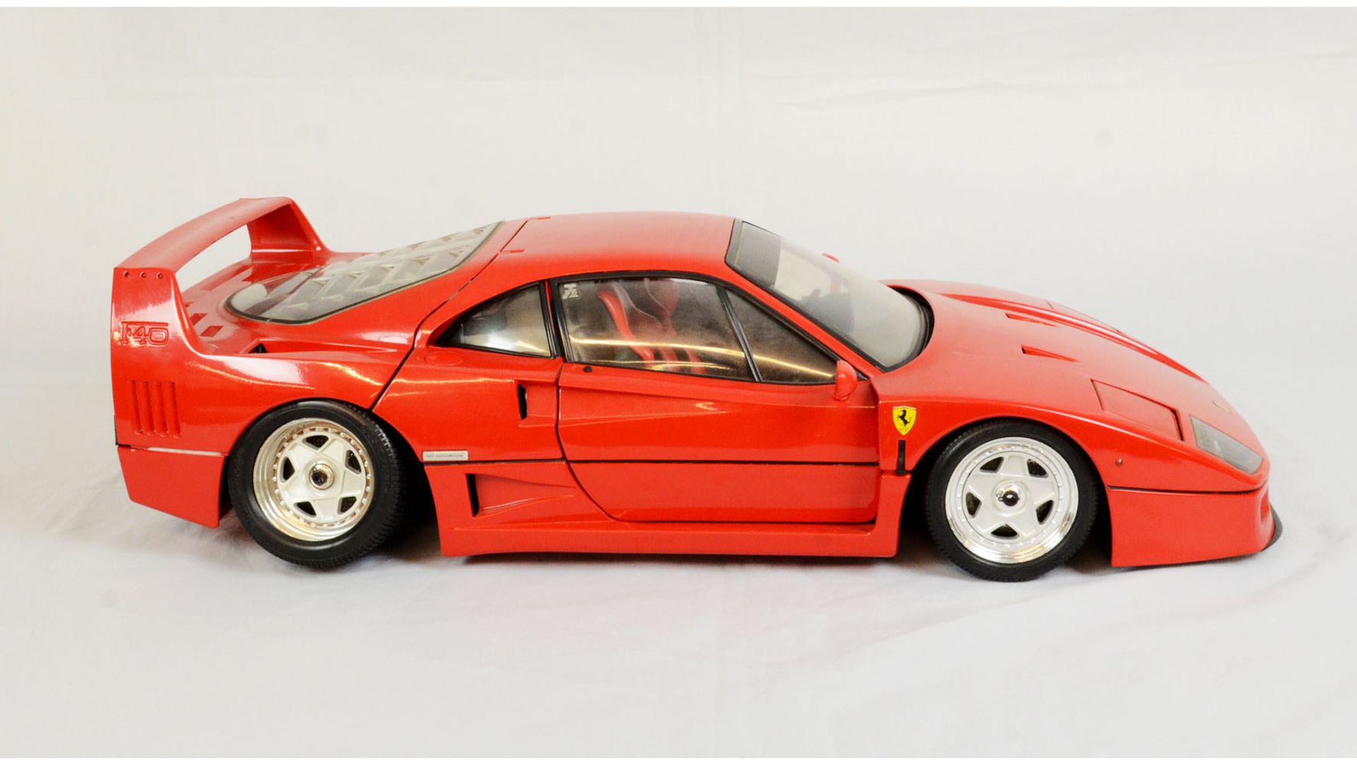 Pocher Ferrari F40 model car - Image 2 of 11