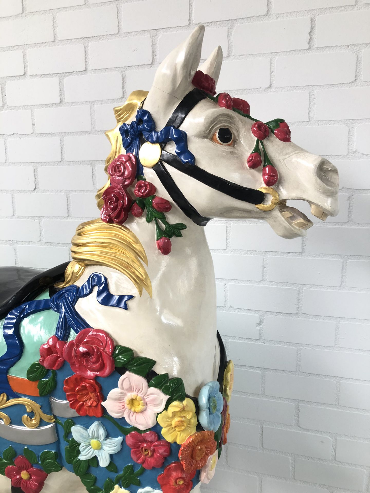 Large carousel horse with gold leaf finish ca. 1990 - Image 3 of 15