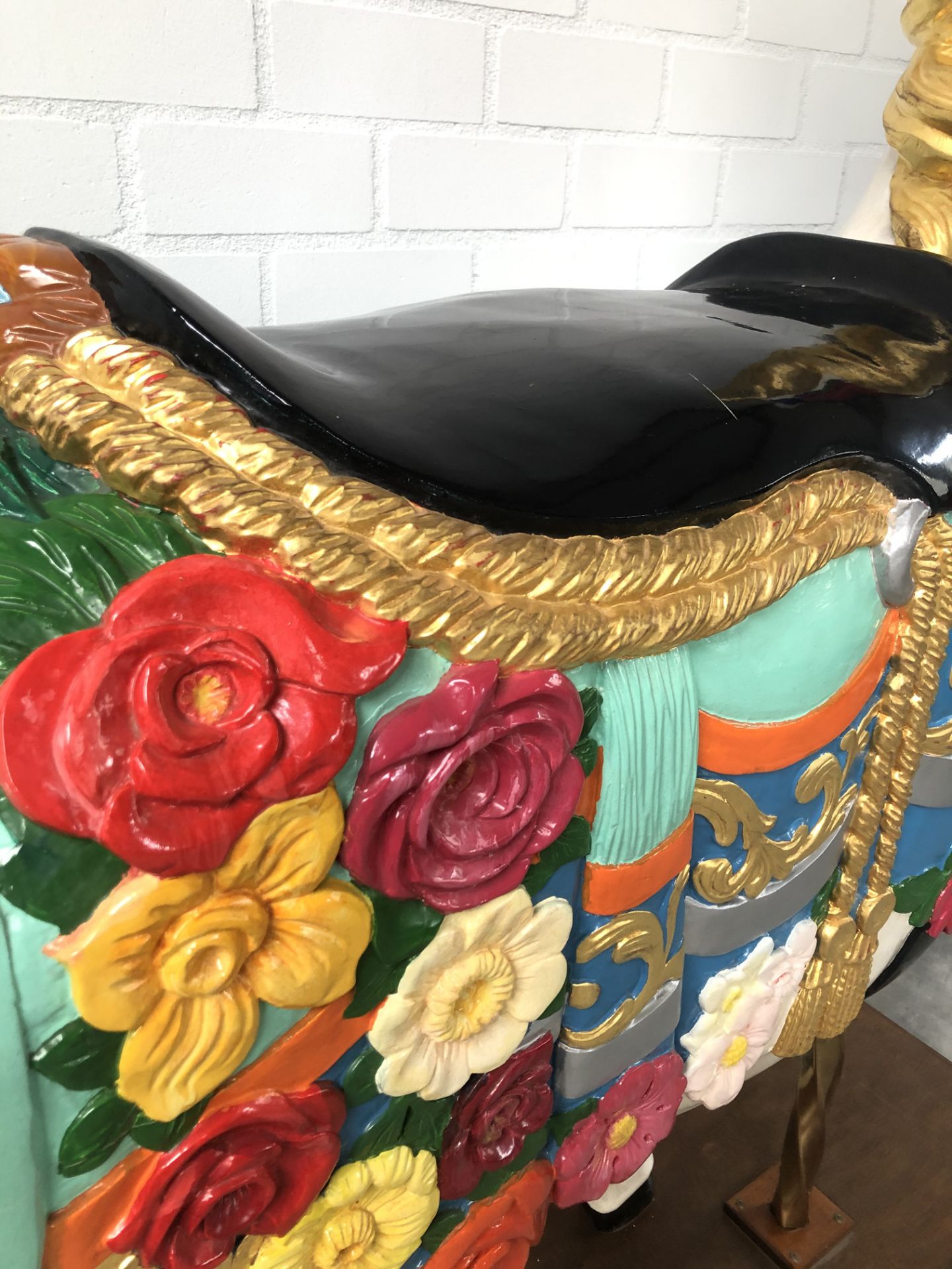 Large carousel horse with gold leaf finish ca. 1990 - Image 7 of 15