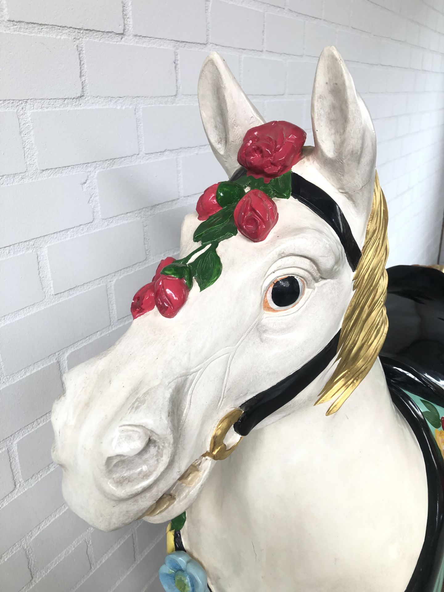 Large carousel horse with gold leaf finish ca. 1990 - Image 4 of 15