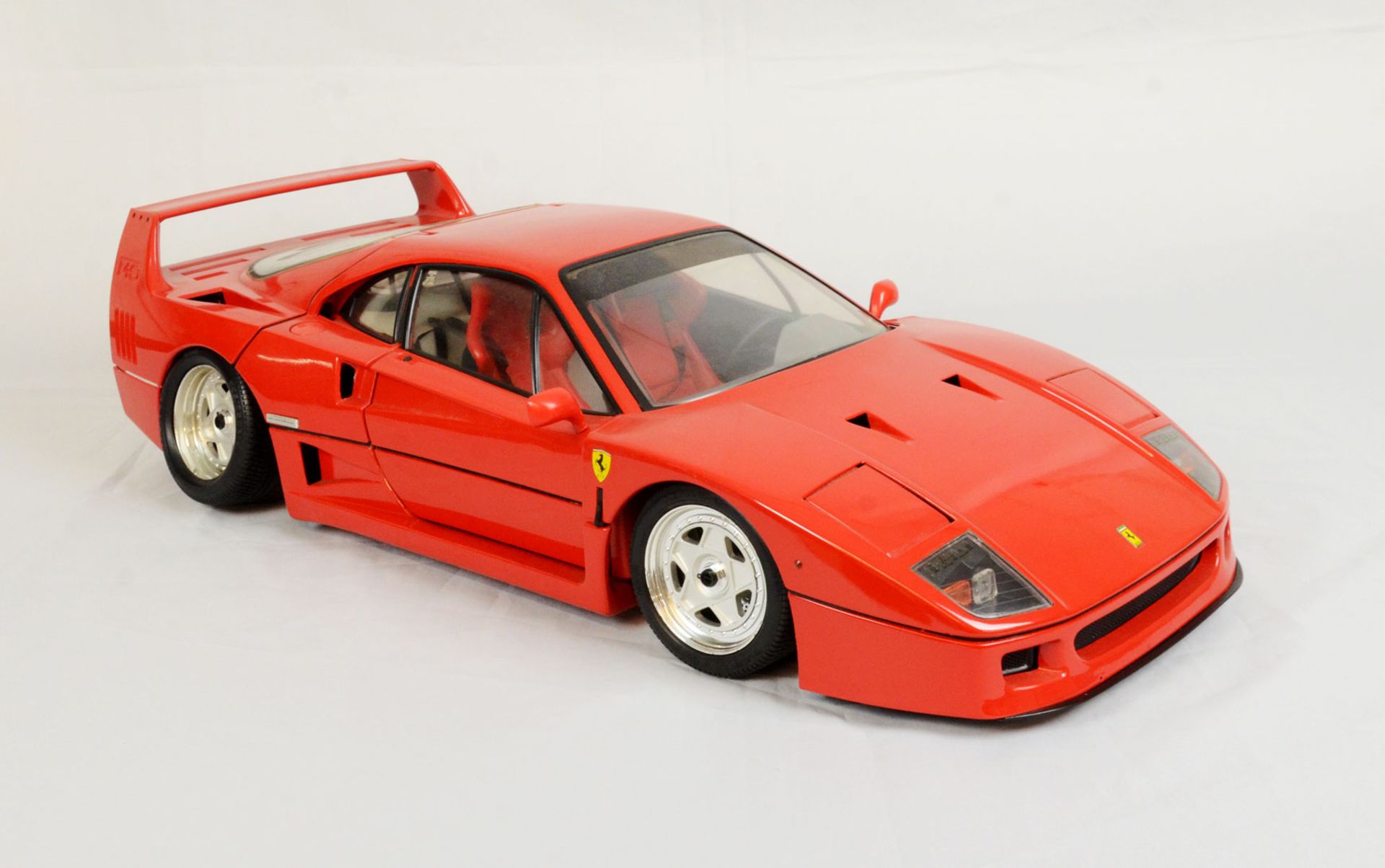 Pocher Ferrari F40 model car