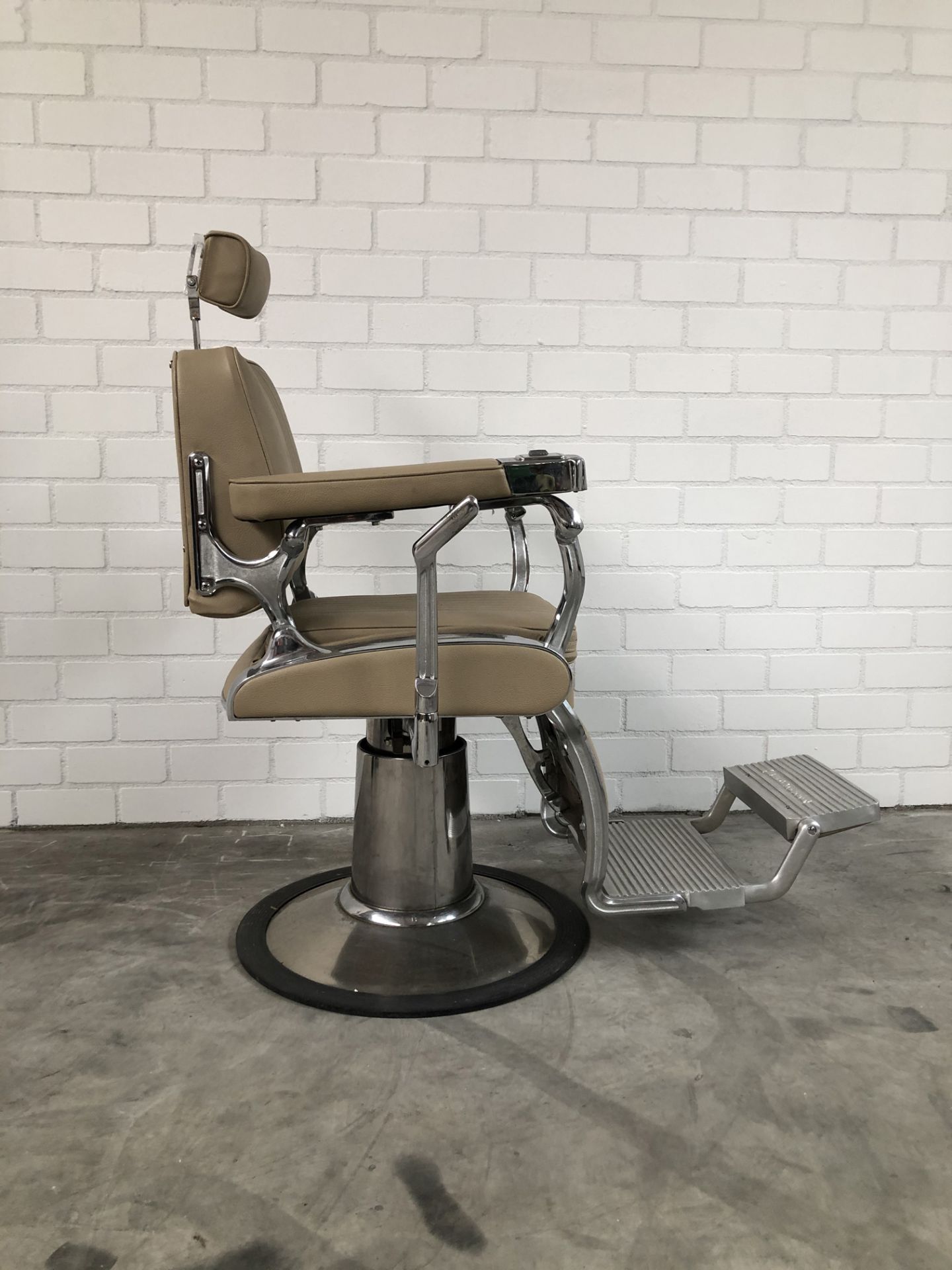 Completely Restored Original Barber Chair - Image 6 of 13