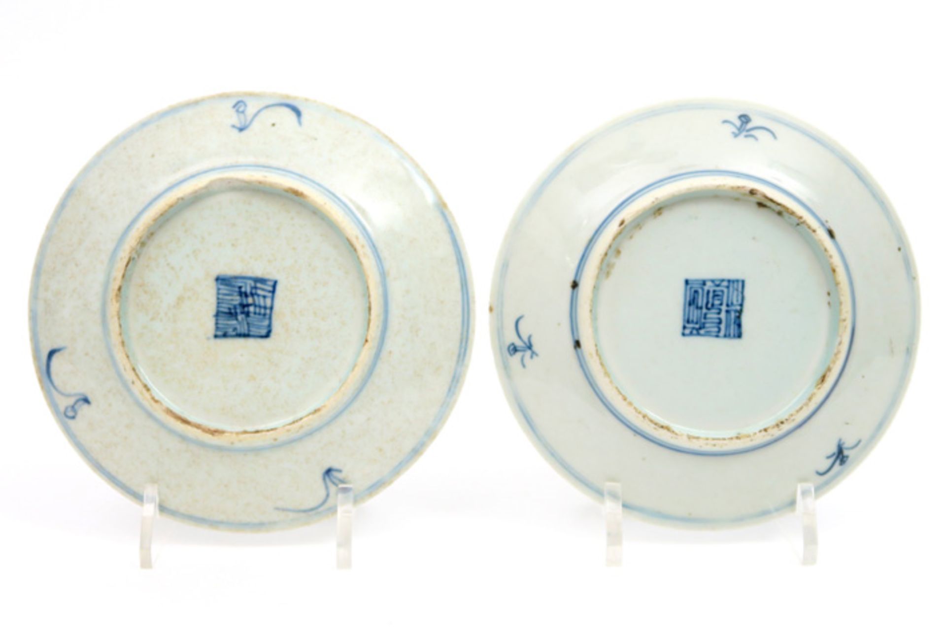 pair of small antique Chinese plates in marked porcelain with blue-white flower decor Paar antieke - Image 2 of 2