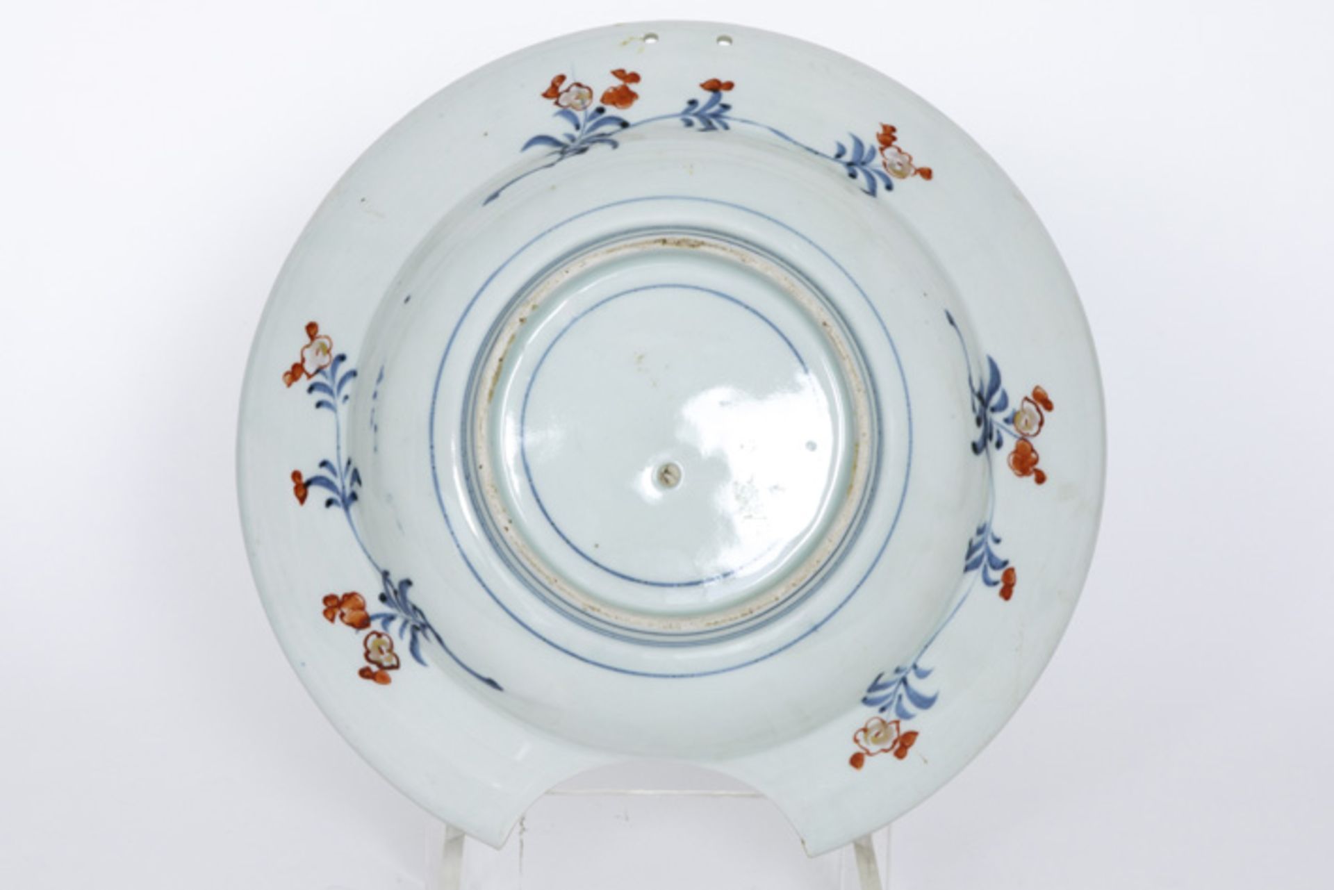 early 18th Cent. Japanese shaving bowl in porcelain with Imari-decor Vroeg achttiendeeuwse Japanse - Image 2 of 2