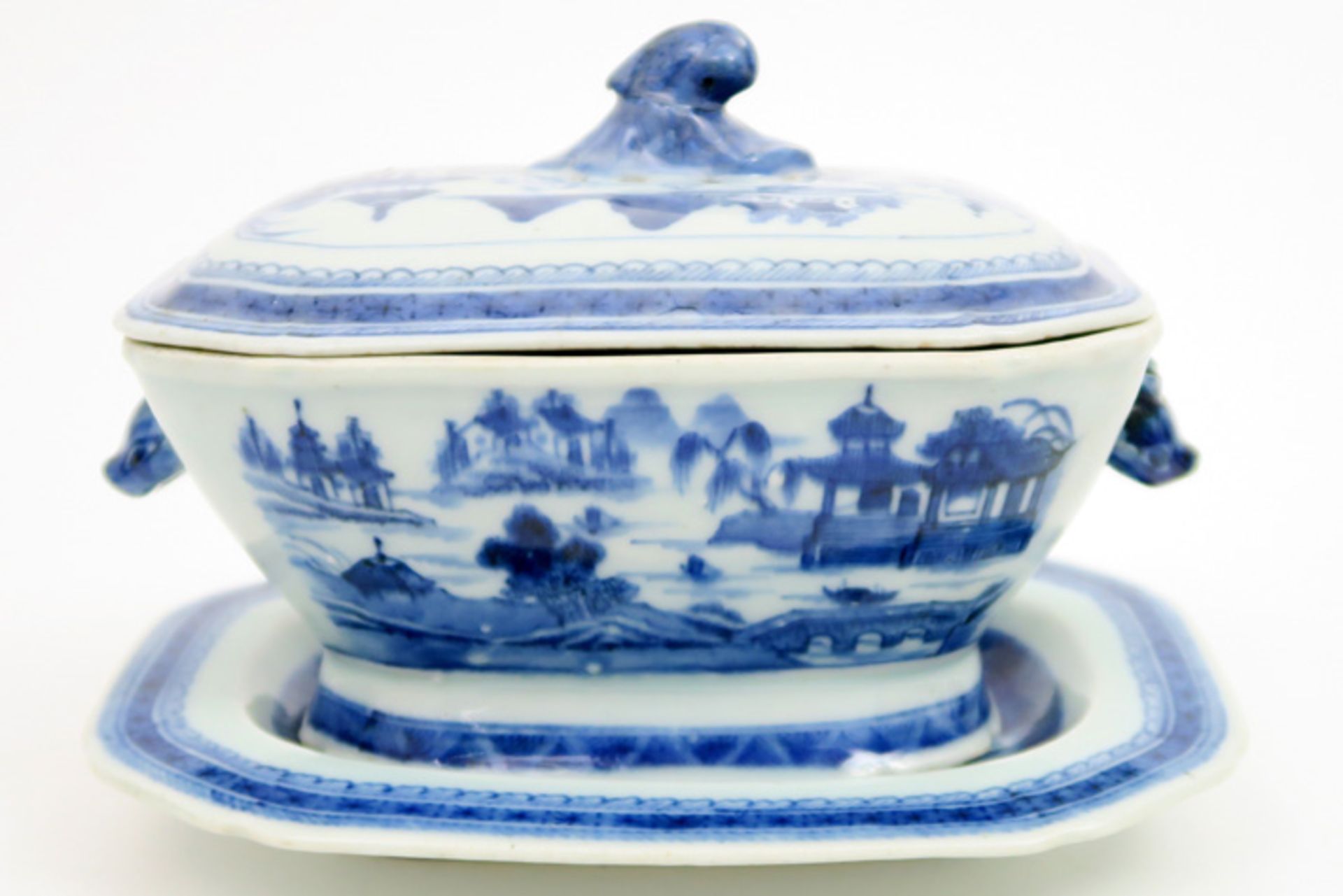 small 18th Cent. Chinese tureen with its lid and dish in porcelain with a blue-white landscape decor - Image 2 of 3