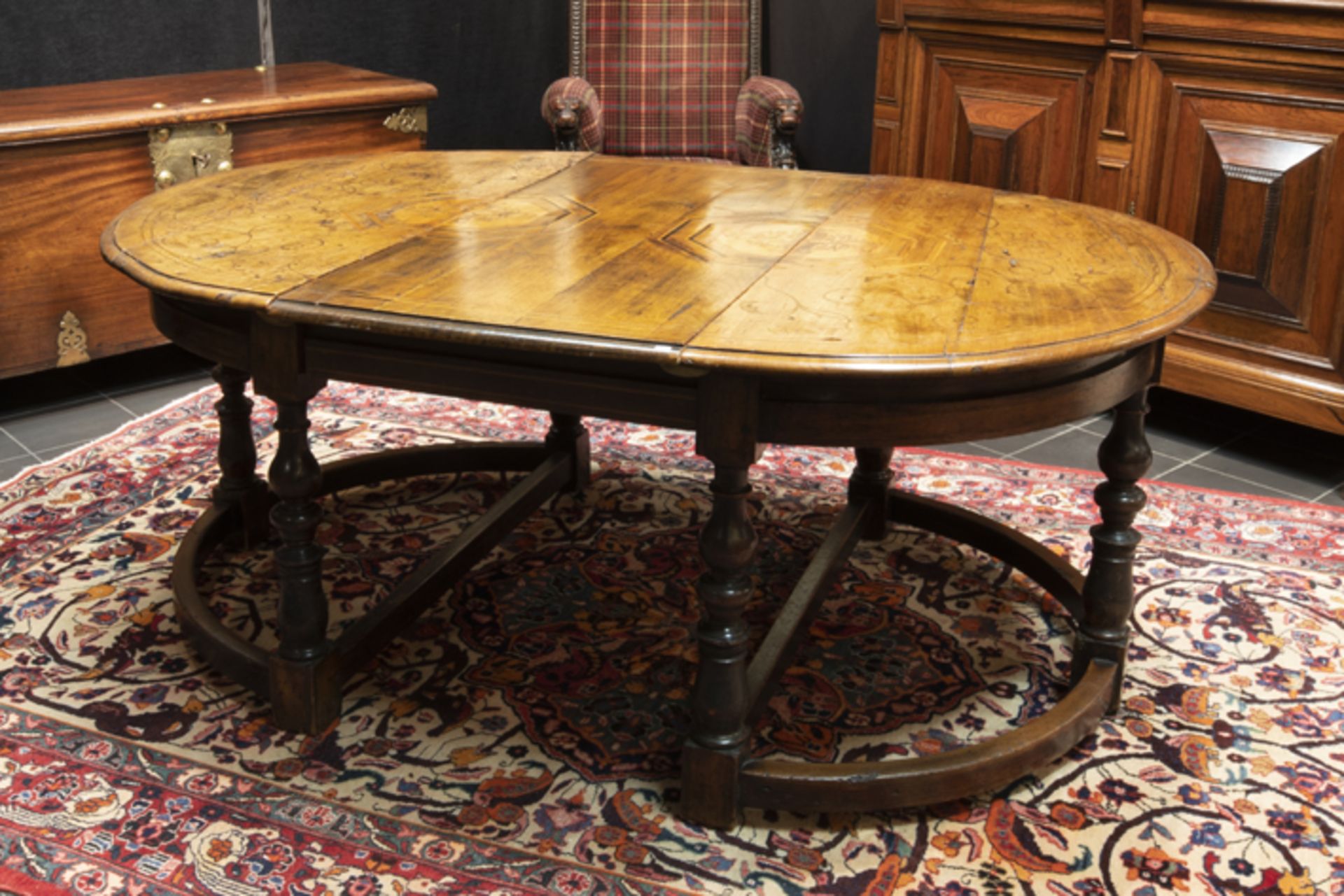 antique Italian table with two crecents and a central part in walnut with inlay Antieke Italiaanse