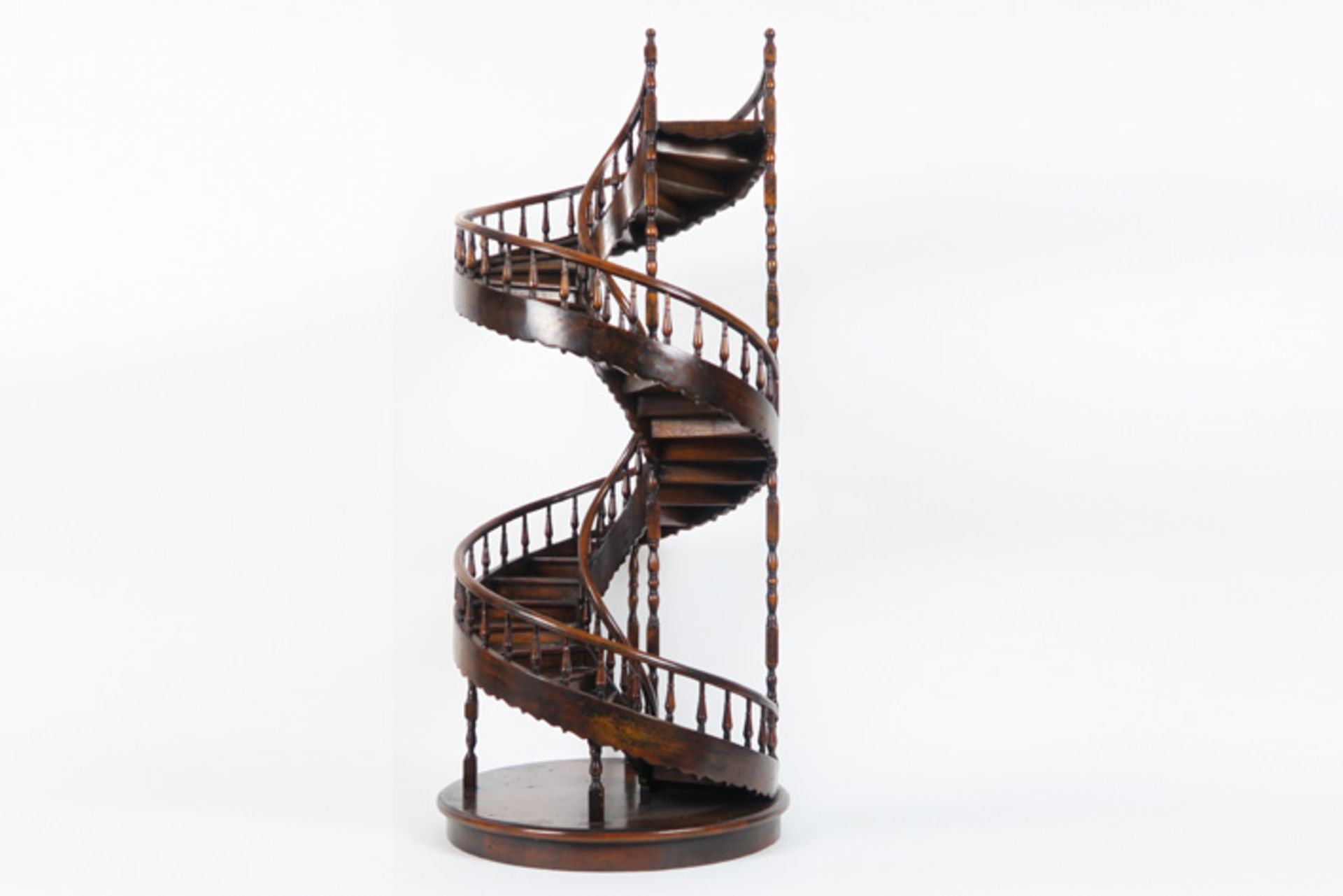 sort of a master's piece : antique miniature stairs in wood Antiek soort meestermeubel : houten
